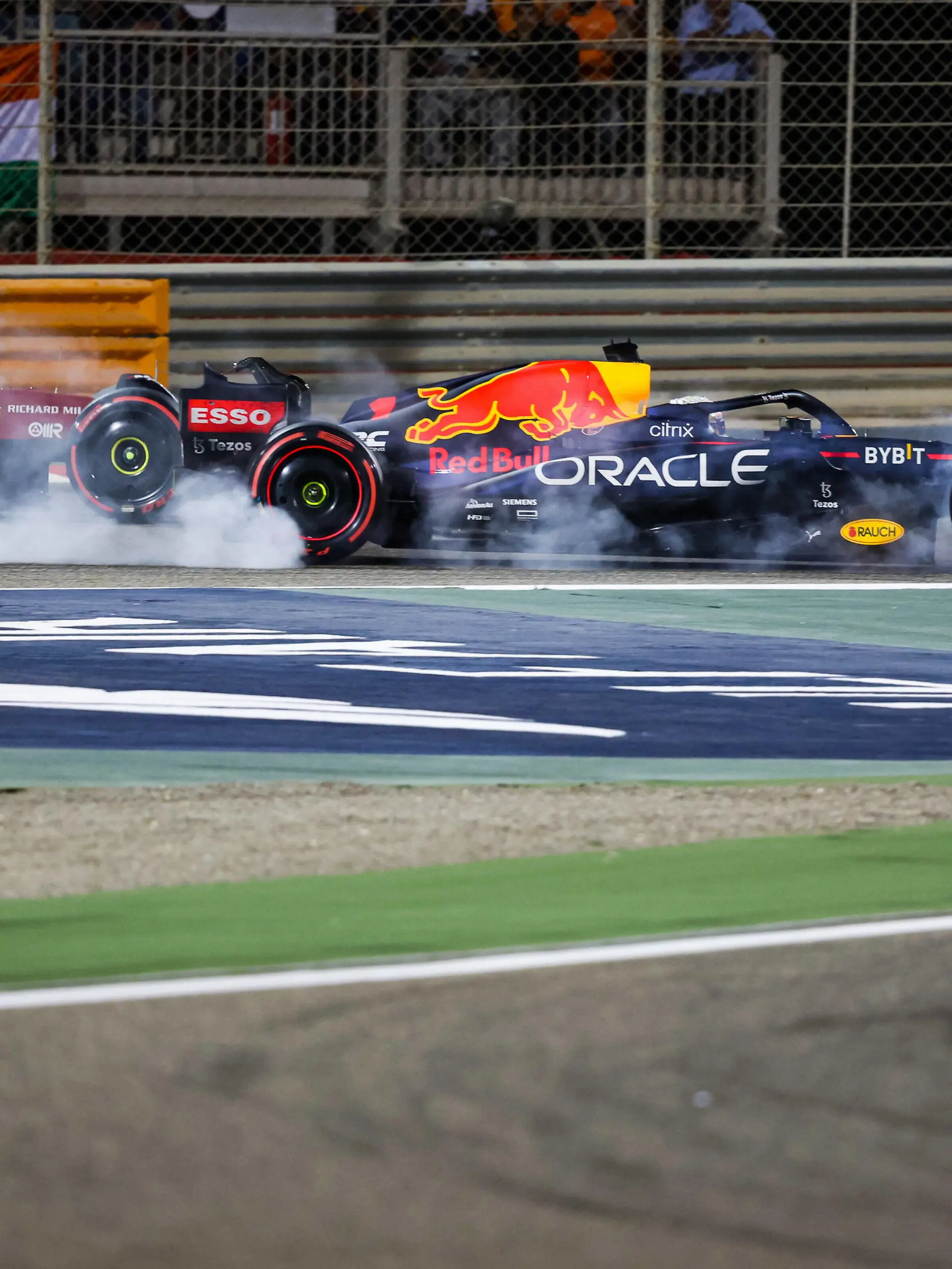  16 LECLERC Charles mco, Scuderia Ferrari F1-75, 01 VERSTAPPEN Max nld, Red Bull Racing RB18, action during the Formula 1 Gulf Air Bahrain Grand Prix 2022, 1st round of the 2022 FIA Formula One World Championship, WM, Weltmeisterschaft on the Bahrain International Circuit, from March 18 to 20, 2022 in Sakhir, Bahrain - F1 - BAHRAIN GRAND PRIX 2022 - RACE DPPI/Panoramic PUBLICATIONxNOTxINxFRAxITAxBEL 20220320_G00D9986