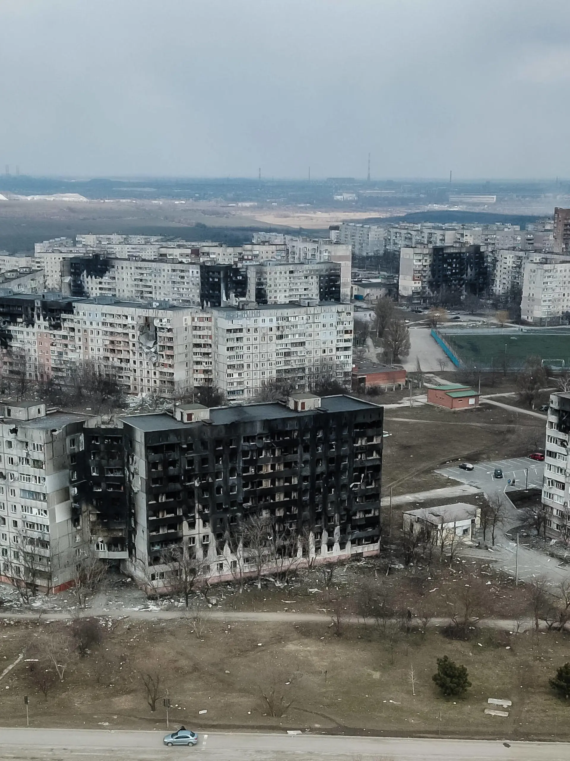 News Bilder des Tages DPR LPR Russia Ukraine Military Operation 8144458 18.03.2022 An aerial views shows residential buildings damaged by shelling on the corner of Zaporozhskoe highway and Shevchenko boulevard in the city of Mariupol, Donetsk People s Republic. The city has been a site of intense fighting in recent weeks. Alexey Kudenko / Sputnik Mariupol Donetsk People s Republic PUBLICATIONxINxGERxSUIxAUTxONLY Copyright: xAlexeyxKudenkox