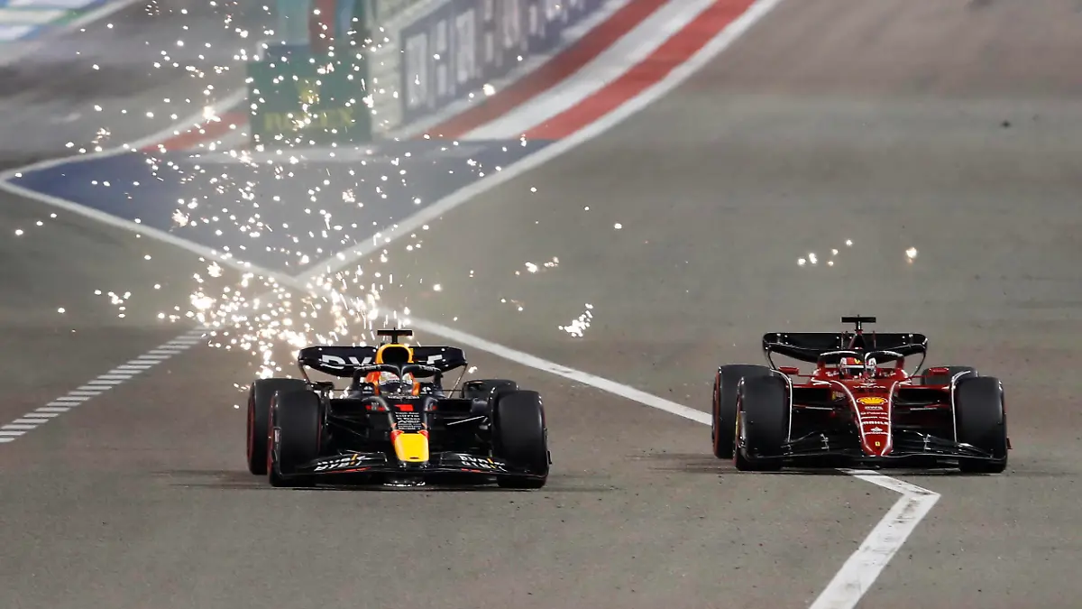 Formula 1 2022: Bahrain GP BAHRAIN INTERNATIONAL CIRCUIT, BAHRAIN - MARCH 20: Sparks fly as Max Verstappen, Red Bull Racing RB18, battles with Charles Leclerc, Ferrari F1-75 during the Bahrain GP at Bahrain International Circuit on Sunday March 20, 2022 in Sakhir, Bahrain. Photo by Zak Mauger / LAT Images Images PUBLICATIONxINxGERxSUIxAUTxHUNxONLY GP2201_152927_56I8150