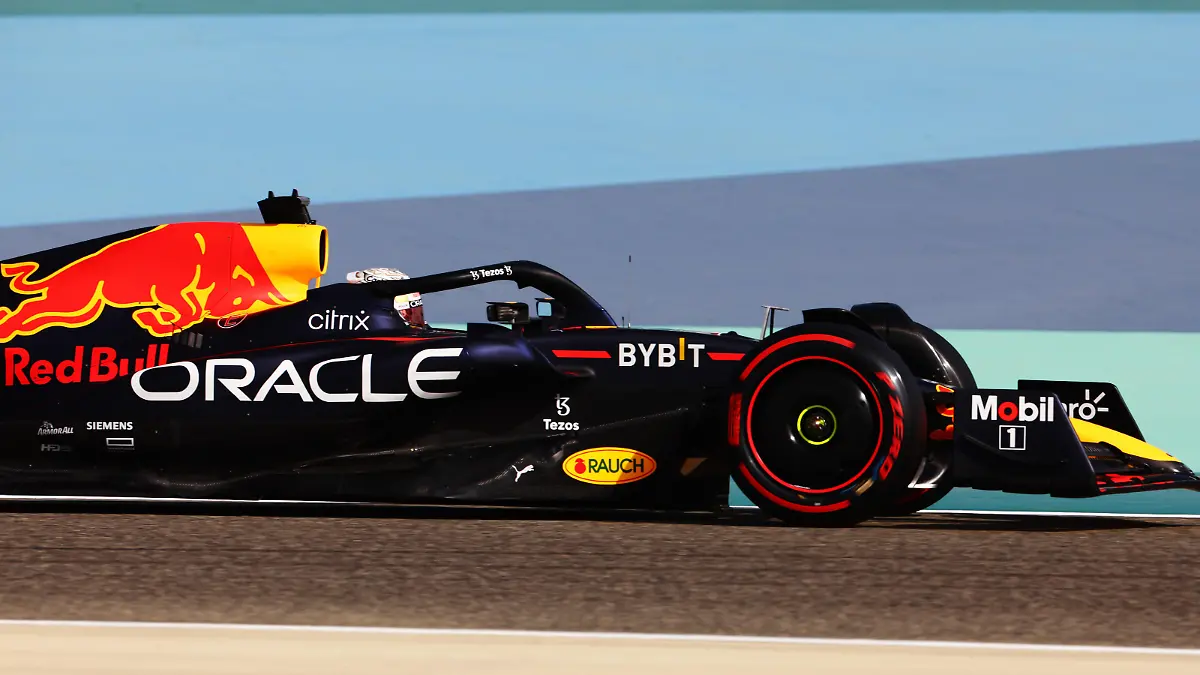 BAHRAIN, BAHRAIN - MARCH 19: Max Verstappen of the Netherlands driving the (1) Oracle Red Bull Racing RB18 on track during final practice ahead of the F1 Grand Prix of Bahrain at Bahrain International Circuit on March 19, 2022 in Bahrain, Bahrain. (Photo by Mark Thompson/Getty Images)