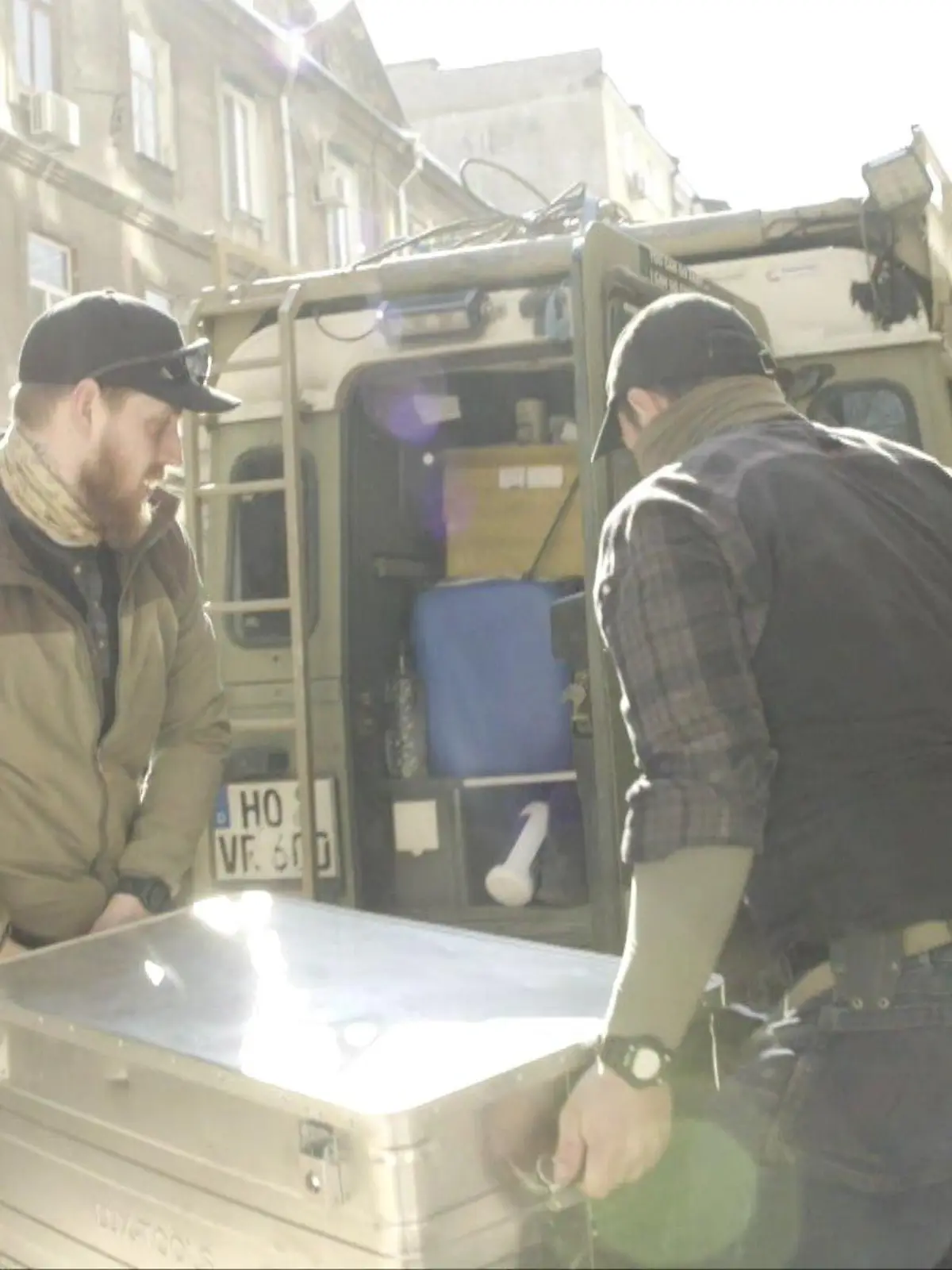 Max und Christopher liefern Hilfsgüter in die Ukraine