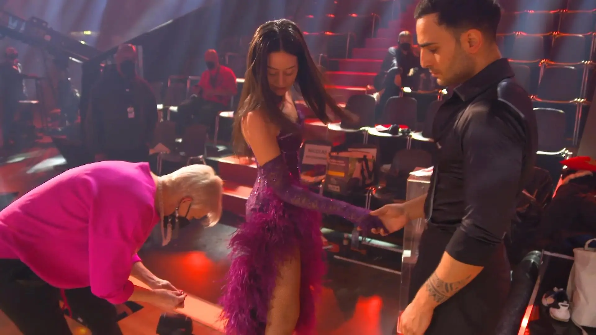 Hier muss Katia Convents Malika zur Hilfe eilen Stolper-Gefahr bei „Let’s Dance"