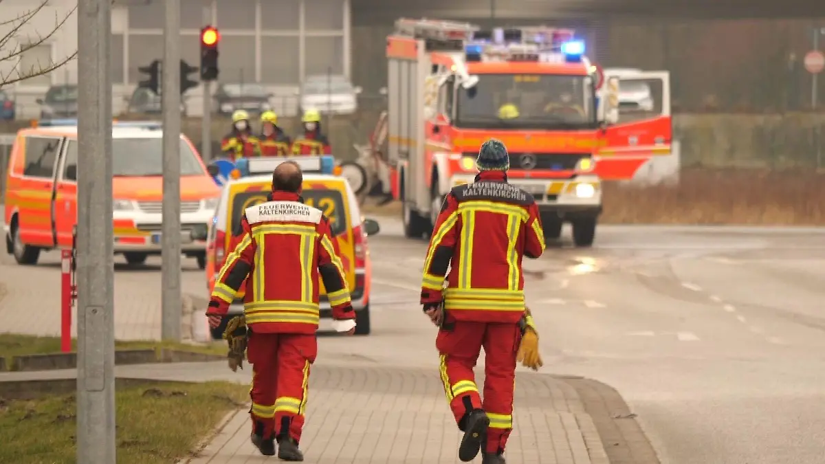 Ein mutmaßlicher Dieseldieb wurde von einem LKW mitgeschleift und getötet