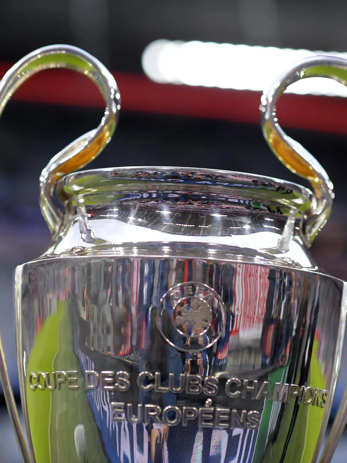 25.04.2018, Fussball UEFA Champions League 2017/2018, Halbfinale Hinspiel, FC Bayern München - Real Madrid, in der Allianzarena München. Der Henkelpott steht zum ablichten bereit für die Fotografen. *** 25 04 2018 Football UEFA Champions League 2017 2018 Semifinals First leg FC Bayern München Real Madrid at Allianzarena Munich The handlebar is ready to be shot by photographers  