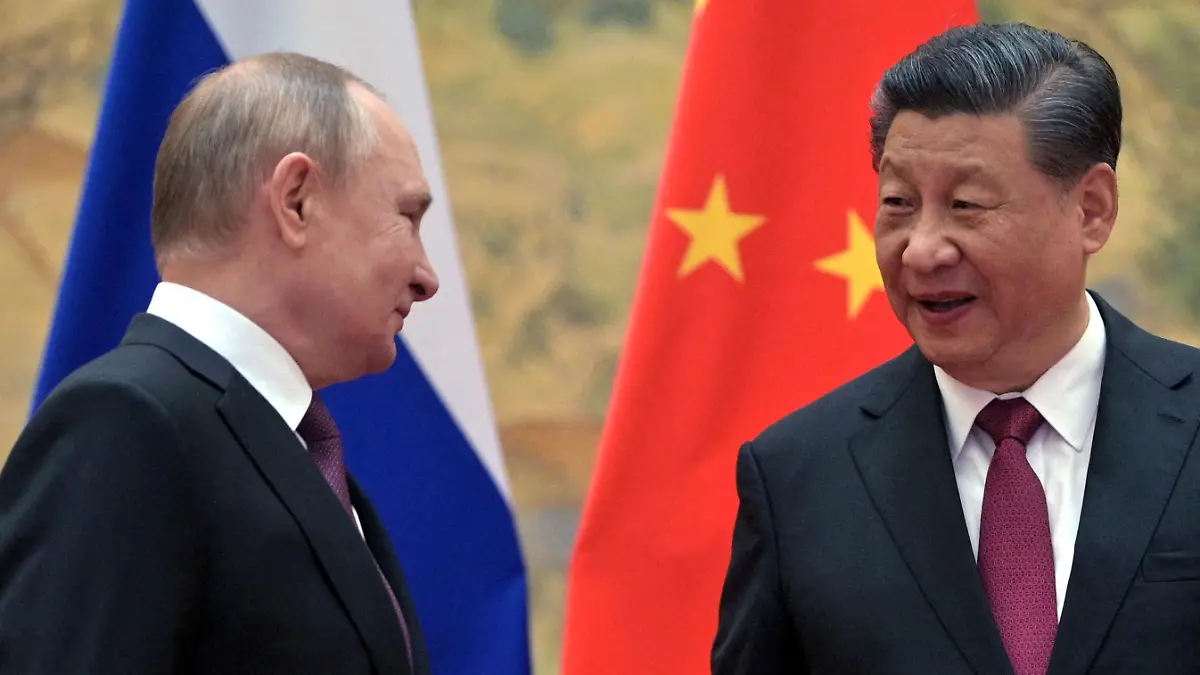 FILE PHOTO: Russian President Vladimir Putin attends a meeting with Chinese President Xi Jinping in Beijing, China February 4, 2022. Sputnik/Aleksey Druzhinin/Kremlin via REUTERS ATTENTION EDITORS - THIS IMAGE WAS PROVIDED BY A THIRD PARTY./File Photo