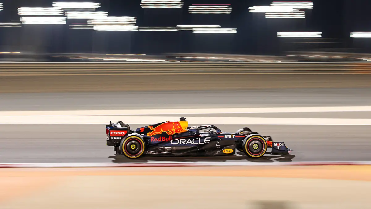 01 VERSTAPPEN Max nld, Red Bull Racing RB18, action during the Formula 1 Gulf Air Bahrain Grand Prix 2022, 1st round of the 2022 FIA Formula One World Championship, WM, Weltmeisterschaft on the Bahrain International Circuit, from March 18 to 20, 2022 in Sakhir, Bahrain - F1 - BAHRAIN GRAND PRIX 2022 DPPI/Panoramic PUBLICATIONxNOTxINxFRAxITAxBEL _R5_9555