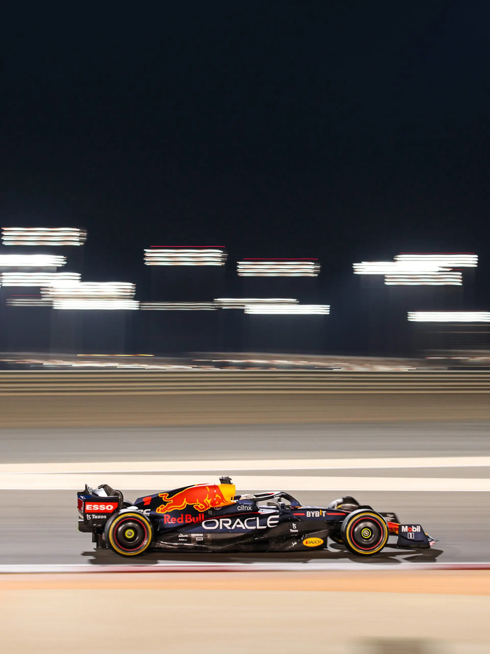  01 VERSTAPPEN Max nld, Red Bull Racing RB18, action during the Formula 1 Gulf Air Bahrain Grand Prix 2022, 1st round of the 2022 FIA Formula One World Championship, WM, Weltmeisterschaft on the Bahrain International Circuit, from March 18 to 20, 2022 in Sakhir, Bahrain - F1 - BAHRAIN GRAND PRIX 2022 DPPI/Panoramic PUBLICATIONxNOTxINxFRAxITAxBEL _R5_9555