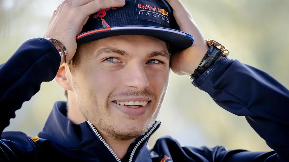 SAKHIR - Max Verstappen talks to the press ahead of the Bahrain F1 Grand Prix at the Bahrain International Circuit. ANP ROBIN VAN LONKHUIJSEN F1 Grand Prix of Bahrain 2022 xVIxANPxSportx/xxANPxIVx *** SAKHIR Max Verstappen talks to the press ahead of the Bahrain F1 Grand Prix at the Bahrain International Circuit ANP ROBIN VAN LONKHUIJSEN F1 Grand Prix of Bahrain 2022 xVIxANPxSportx xxANPxIVx 445705747 originalFilename: 445705747.jpg