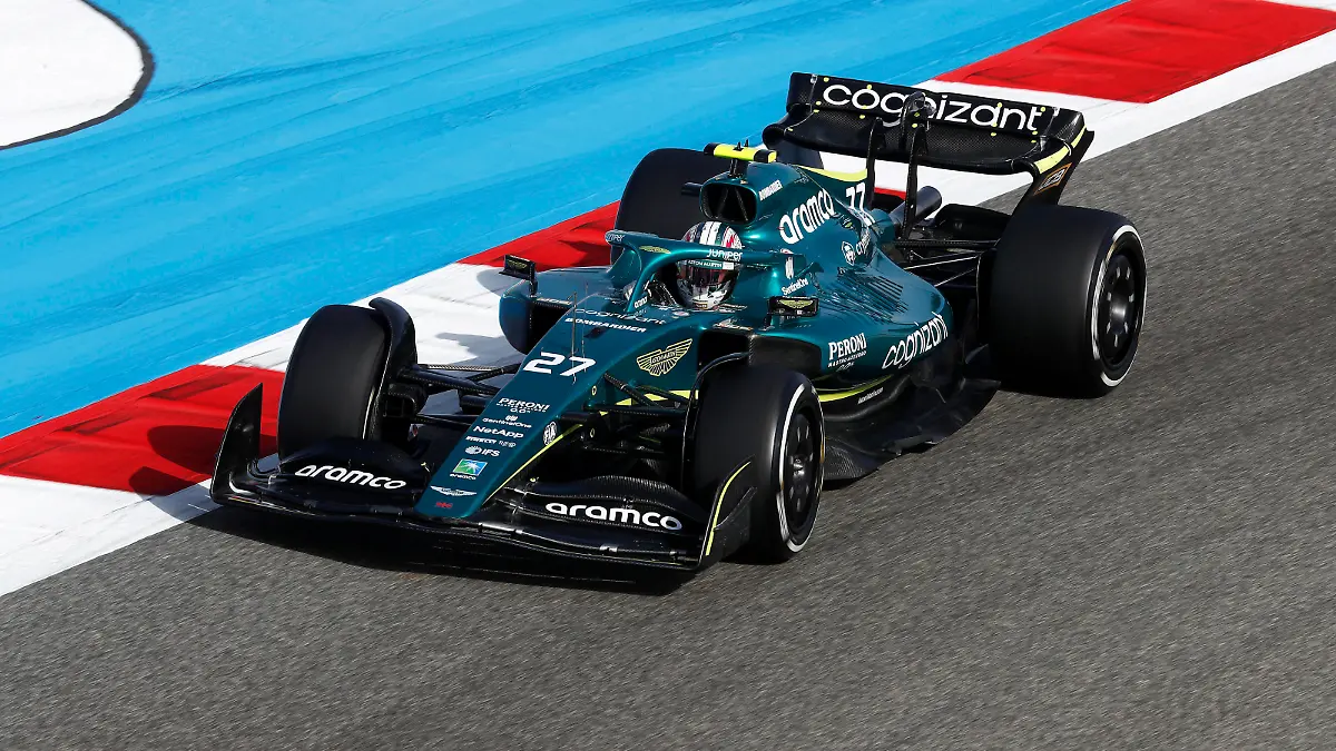 Formula 1 2022: Bahrain GP BAHRAIN INTERNATIONAL CIRCUIT, BAHRAIN - MARCH 18: Nico Hulkenberg, Aston Martin AMR22 during the Bahrain GP at Bahrain International Circuit on Friday March 18, 2022 in Sakhir, Bahrain. Photo by Carl Bingham / LAT Images Images PUBLICATIONxINxGERxSUIxAUTxHUNxONLY GP2201_132401_X4I6688