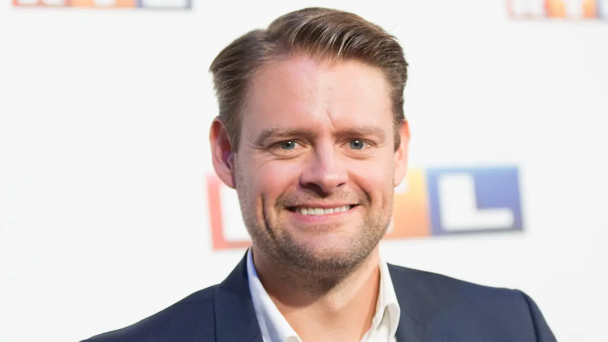 ARCHIV - Der Schauspieler und Komiker Max Giermann posiert am 30.08.2016 in Hamburg bei der RTL-Programm-Präsentation 2016/17. Foto: Christian Charisius/dpa (zu dpa Max Giermann moderiert Deutschen Comedypreis vom 14.09.2016) +++(c) dpa - Bildfunk+++