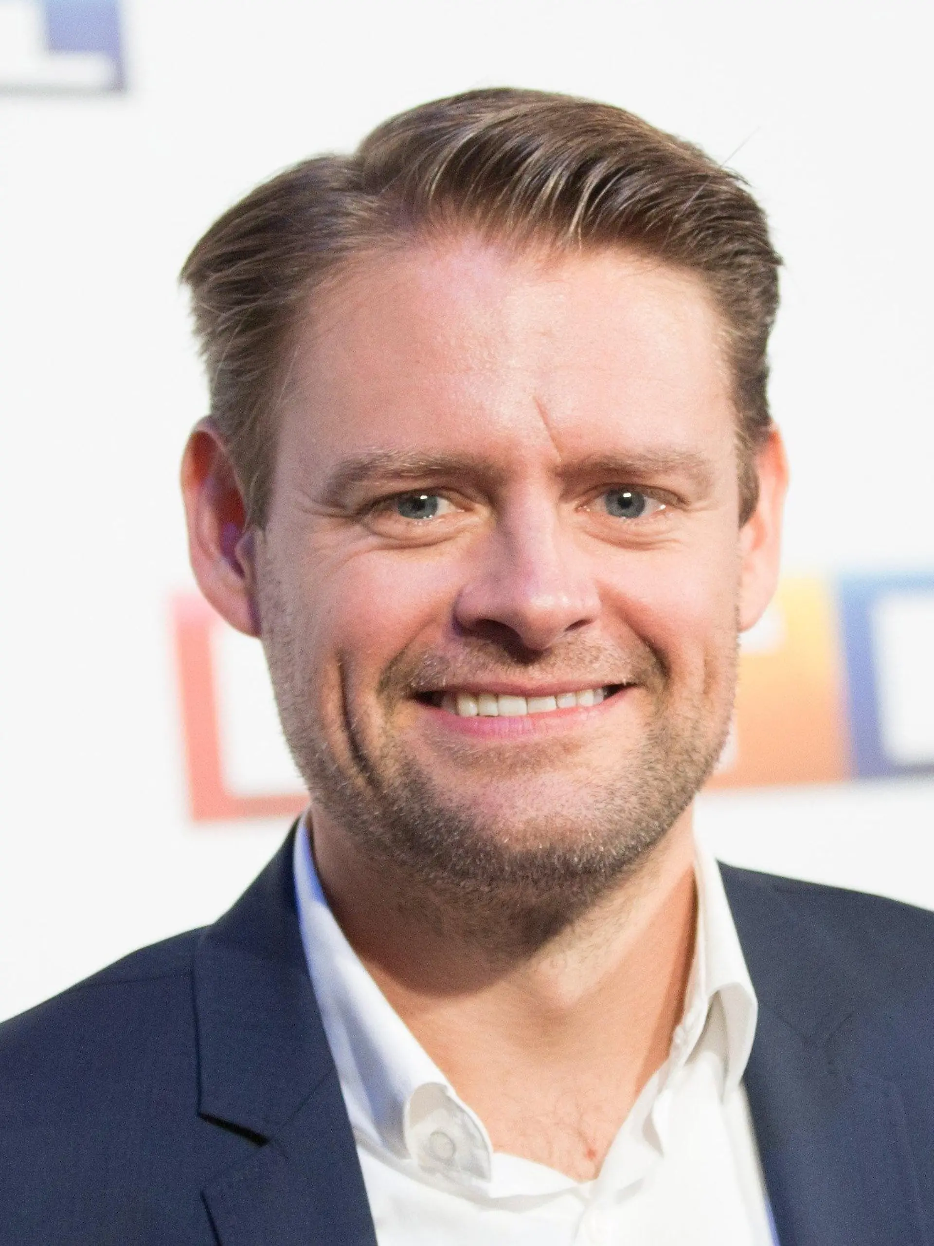 ARCHIV - Der Schauspieler und Komiker Max Giermann posiert am 30.08.2016 in Hamburg bei der RTL-Programm-Präsentation 2016/17. Foto: Christian Charisius/dpa (zu dpa Max Giermann moderiert Deutschen Comedypreis vom 14.09.2016) +++(c) dpa - Bildfunk+++