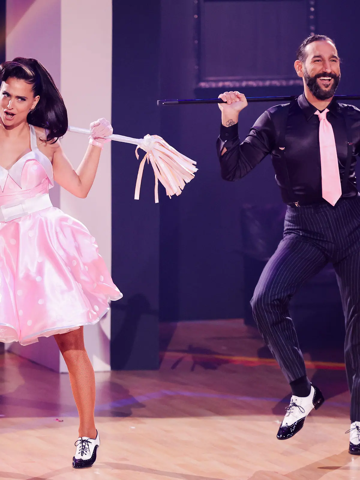 18.03.2022, Nordrhein-Westfalen, Köln: Amira Pocher, Moderatorin, und Massimo Sinato, Profitänzer, tanzen in der RTL-Tanzshow «Let's Dance» im Coloneum. Foto: Rolf Vennenbernd/dpa +++ dpa-Bildfunk +++