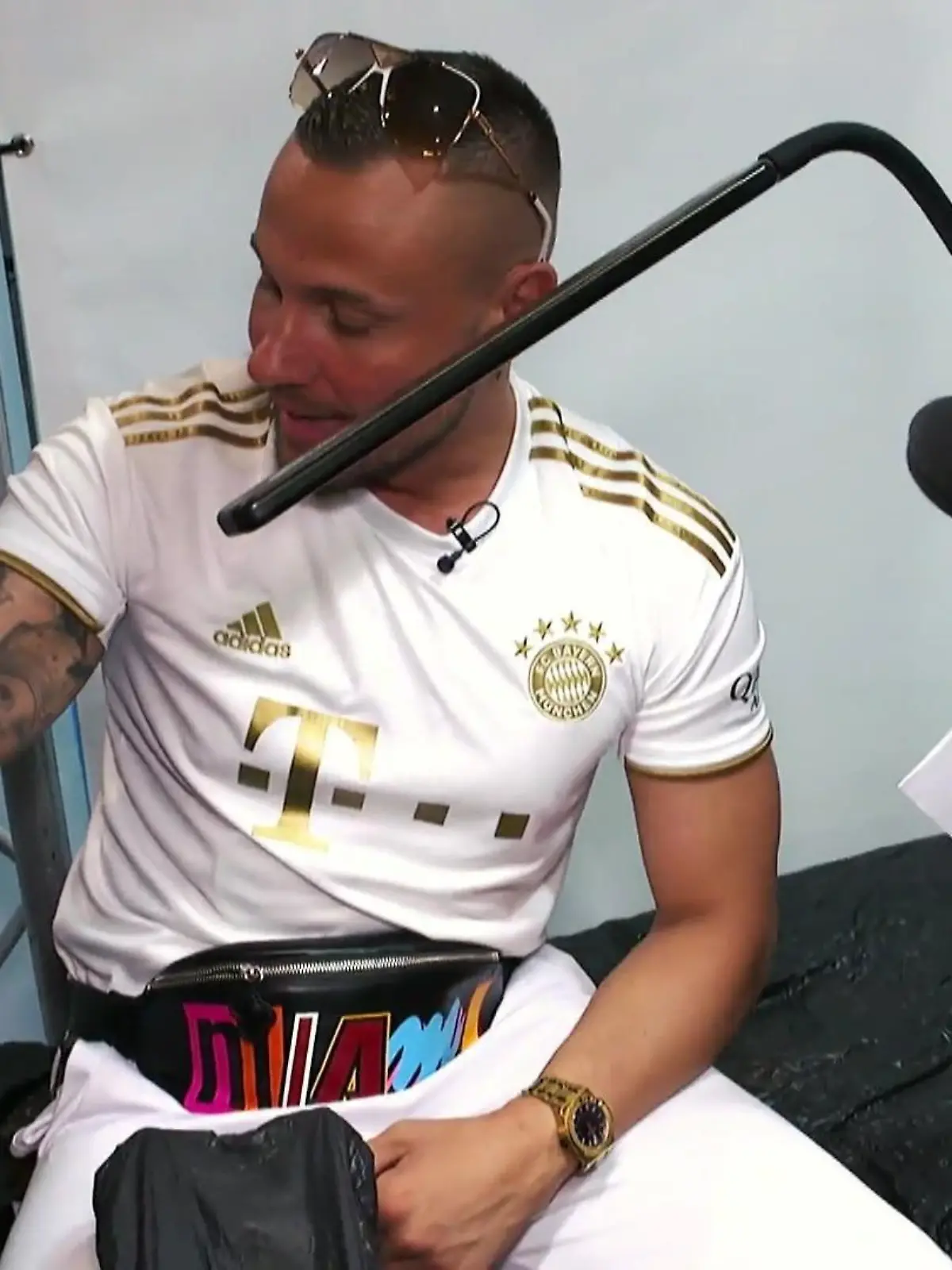 Eric Sindermann verabschiedet sich vom Liebes-Tattoo, das er seiner Ex Josi gewidmet hat. Und lässt sich gleich ein neues für seine aktuelle Freundin drüberstechen!