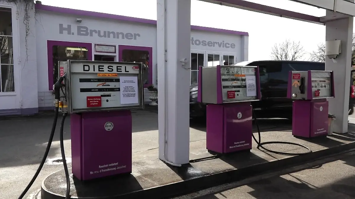 Die Zapfsäulen der Tankstelle Bunner.