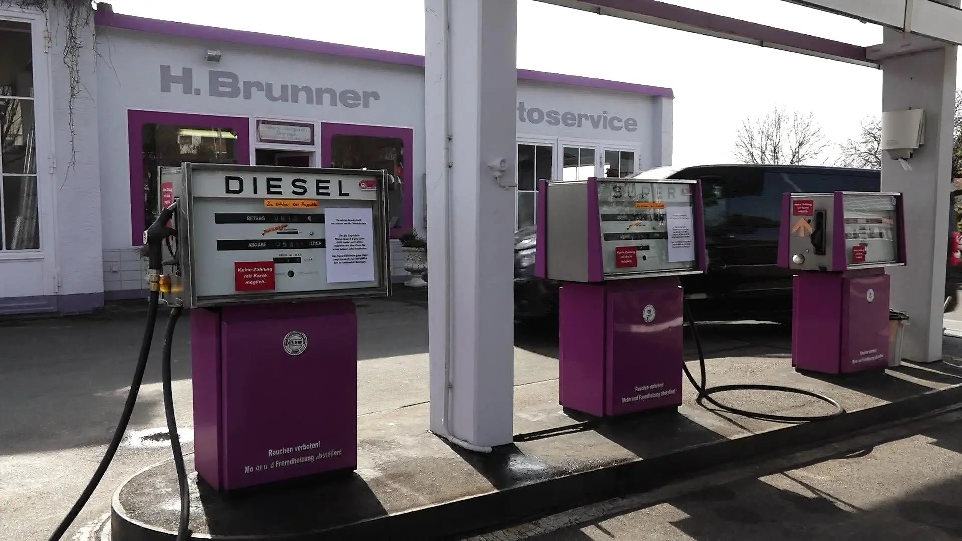 Die Zapfsäulen der Tankstelle Bunner.