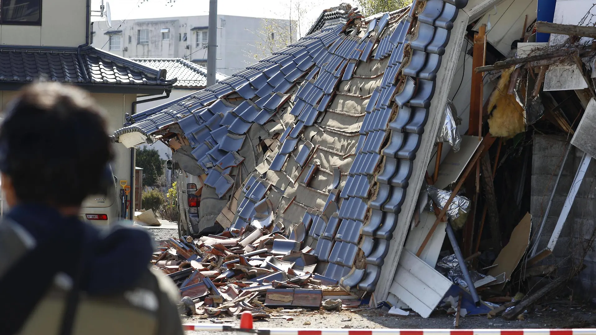 Japan, Schäden nach Erdbeben in der Region Fukushima Powerful quake rocks northeastern Japan A collapsed house is seen in the Fukushima Prefecture town of Kunimi in northeastern Japan on March 17, 2022, after a powerful earthquake struck the region the previous night. PUBLICATIONxINxGERxSUIxAUTxHUNxONLY A14AA0001269405P