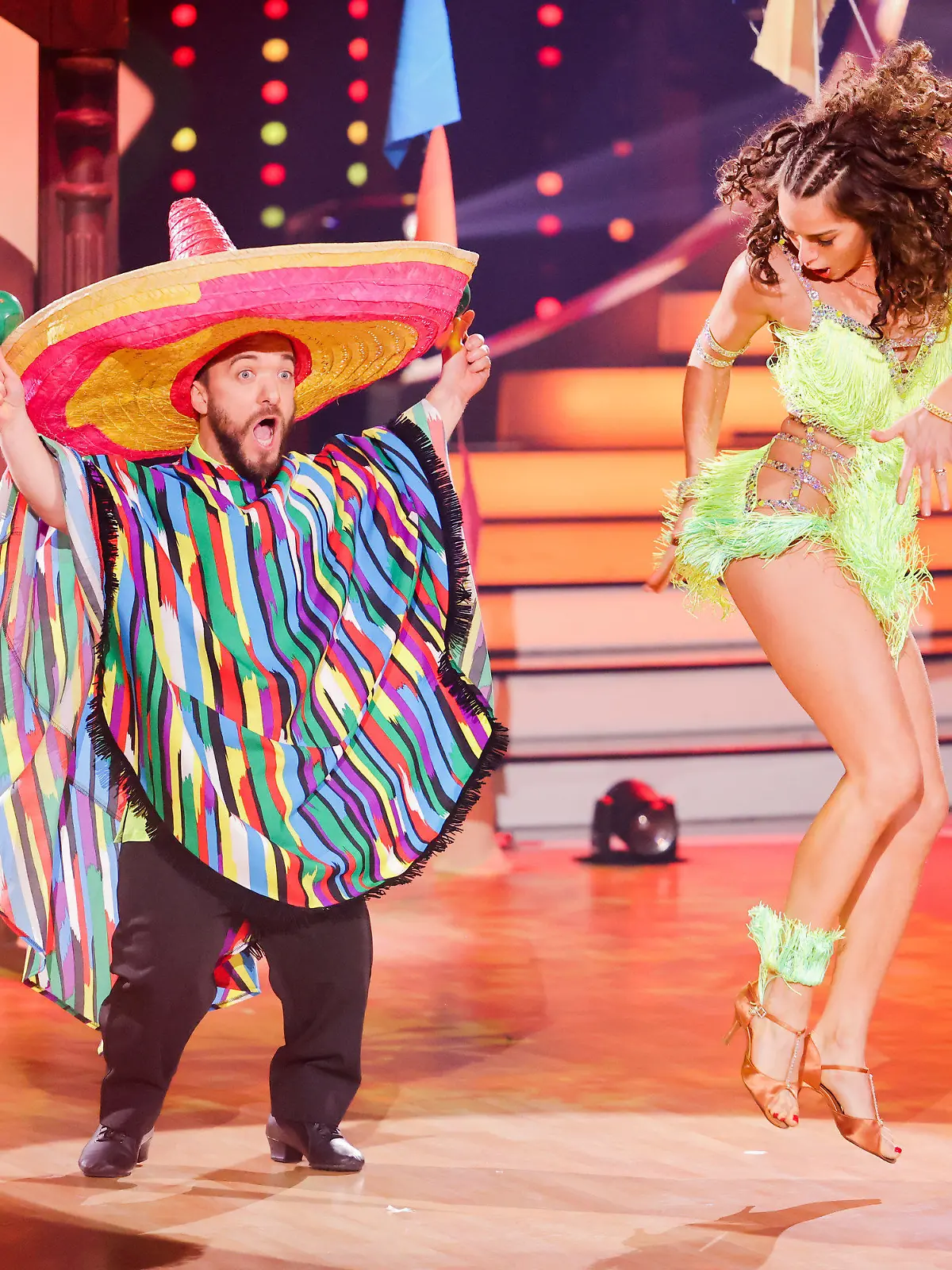 18.03.2022, Nordrhein-Westfalen, Köln: Mathias Mester, Sportler, und Renata Lusin, Profitänzerin, tanzen in der RTL-Tanzshow "Let's Dance" im Coloneum. Foto: Rolf Vennenbernd/dpa +++ dpa-Bildfunk +++