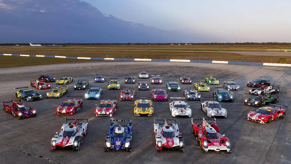 Sport Bilder des Tages group picture wec cars during the 1000 Miles of Sebring, 1st round of the 2022 FIA World Endurance Championship on the Sebring International Raceway from March 16 to 18, in Sebring, Florida, United States of America - AUTO - FIA WEC - 1000 MILES OF SEBRING 2022 DPPI/Panoramic PUBLICATIONxNOTxINxFRAxITAxBEL 2022_WEC_COLLECTIVE.jpg