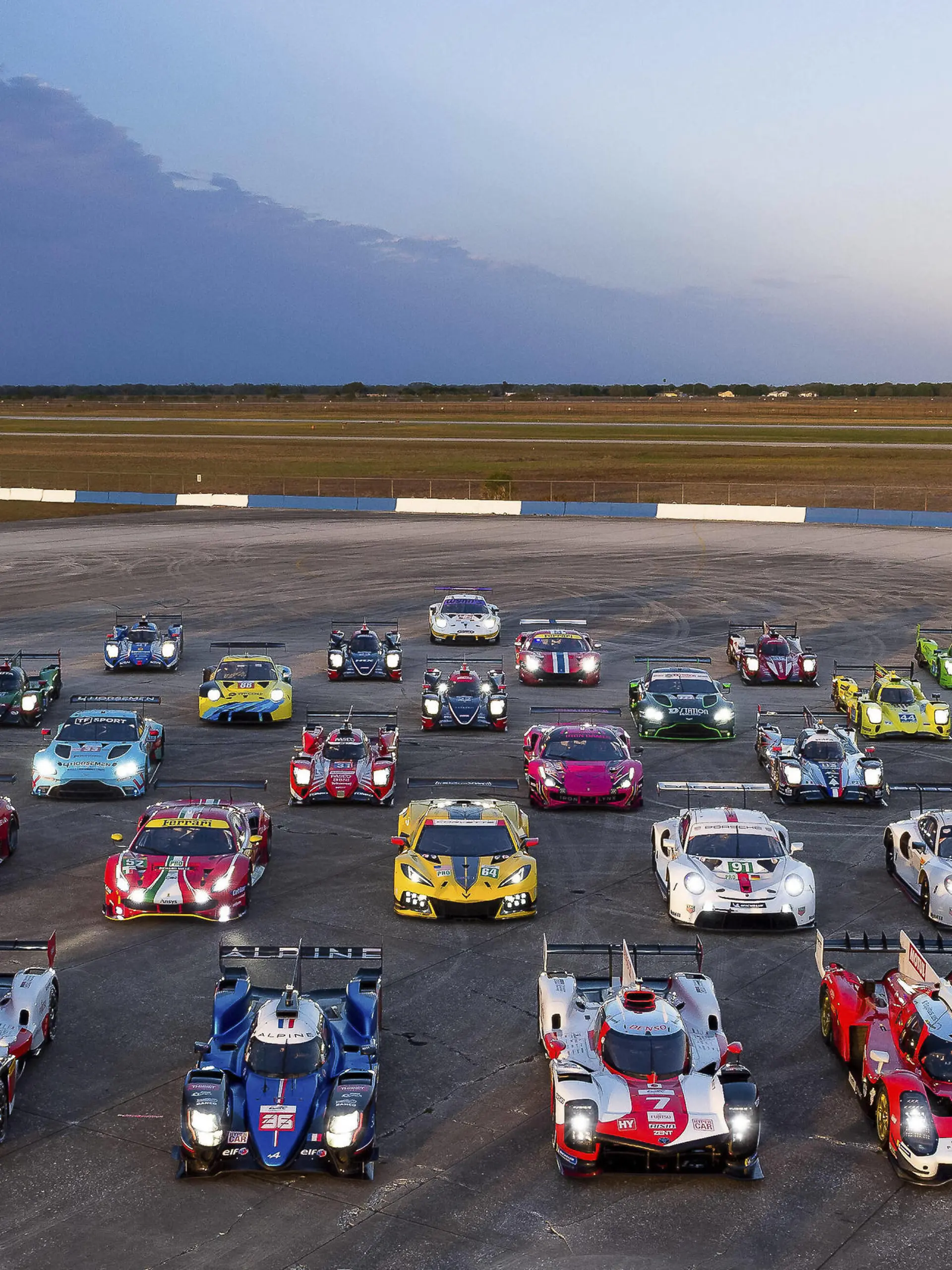 Sport Bilder des Tages group picture wec cars during the 1000 Miles of Sebring, 1st round of the 2022 FIA World Endurance Championship on the Sebring International Raceway from March 16 to 18, in Sebring, Florida, United States of America - AUTO - FIA WEC - 1000 MILES OF SEBRING 2022 DPPI/Panoramic PUBLICATIONxNOTxINxFRAxITAxBEL 2022_WEC_COLLECTIVE.jpg