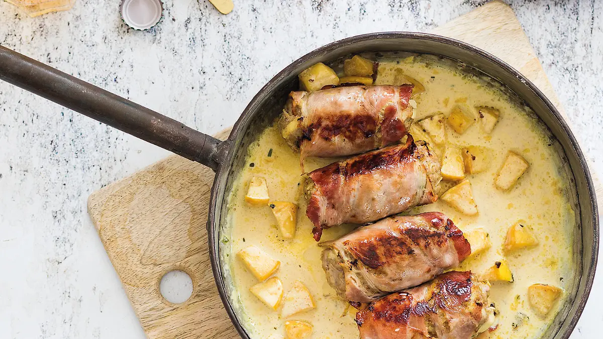 Hackfleischröllchen mit Apfel-Sahne-Sauce