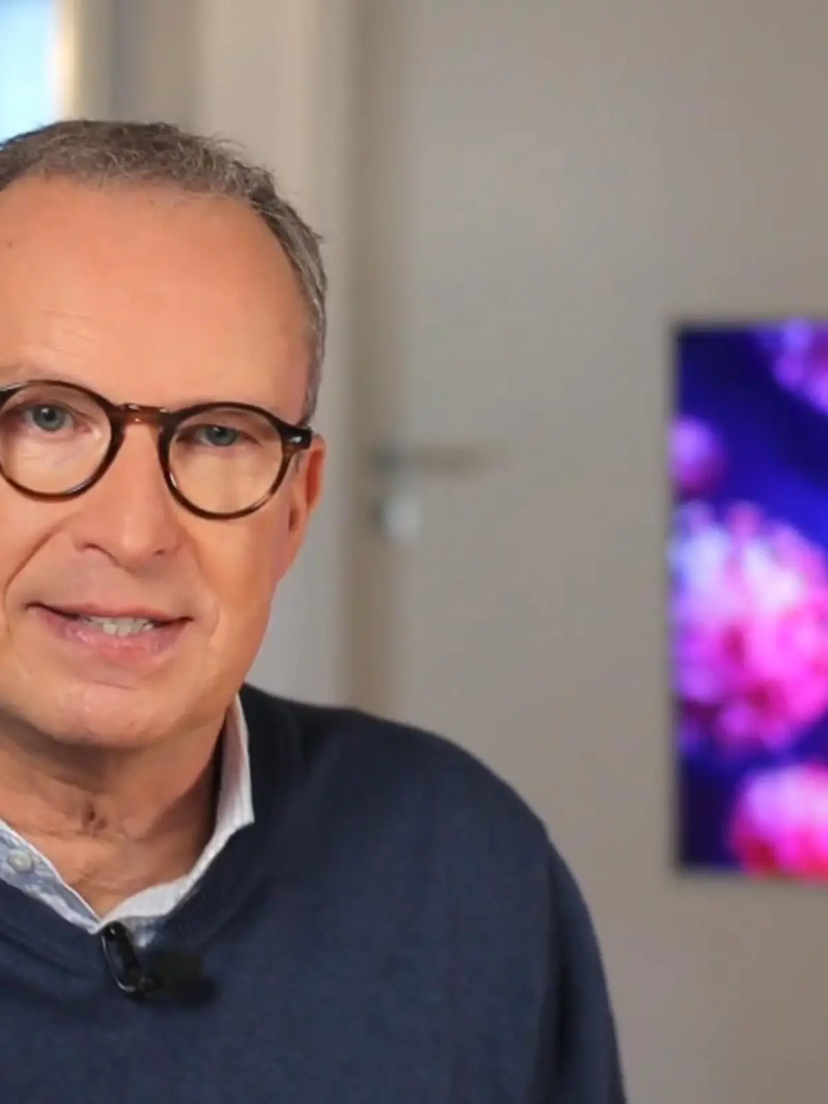 Die Coronazahlen steigen und steigen. Die derzeitigen Maßnahmen verstehen einige nicht ganz. Für manche wirken sie unnötig, nicht durchdacht oder falsch. Unser Experte Dr. Christoph Specht beantwortet Ihre Fragen zu der Sinnhaftigkeit der Regelungen.