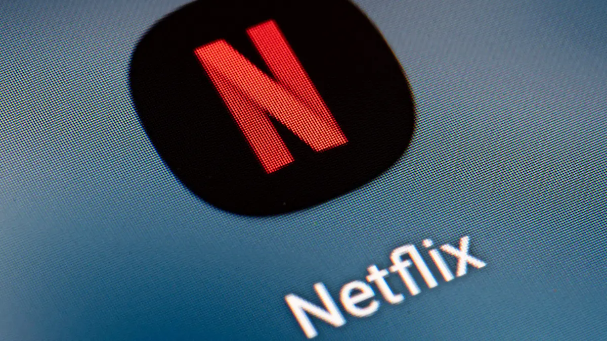 ARCHIV - 21.01.2022, Berlin: Auf dem Bildschirm eines Smartphones sieht man das Icon der App Netflix. Nach der russischen Invasion in die Ukraine stellt Netflix den Betrieb in Russland ein. (zu dpa «Netflix stoppt Russland-Geschäft») Foto: Fabian Sommer/dpa +++ dpa-Bildfunk +++
