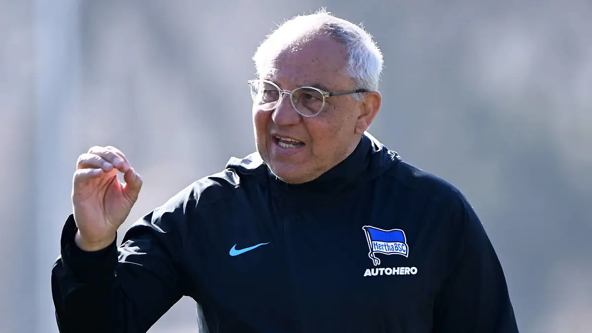 Sport Bilder des Tages Fussball, Herren, Saison 2021/2022, 1. Bundesliga, Hertha BSC, Training, Trainer Felix Magath Hertha BSC, 16.03. 2022, *** Football, men, season 2021 2022, 1 Bundesliga, Hertha BSC, training, coach Felix Magath Hertha BSC , 16 03 2022, Copyright: xMatthiasxKochx