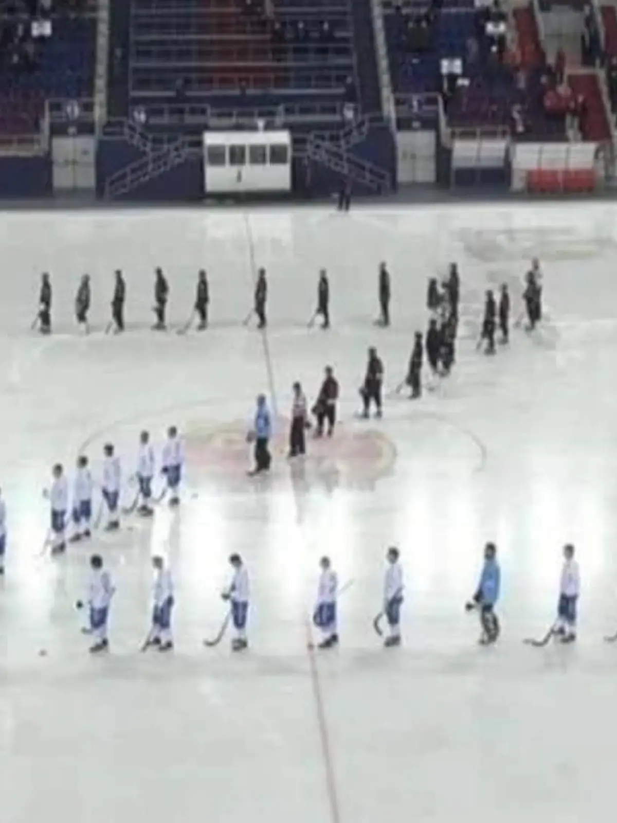 Die russischen Teams formen ein "Z".