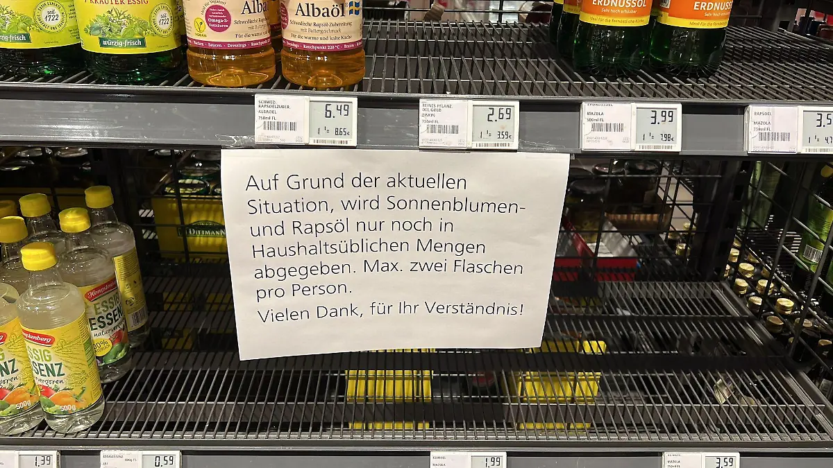 Speiseöl im Rewe-Supermarkt nur noch in haushaltsüblichen Mengen abzugeben.