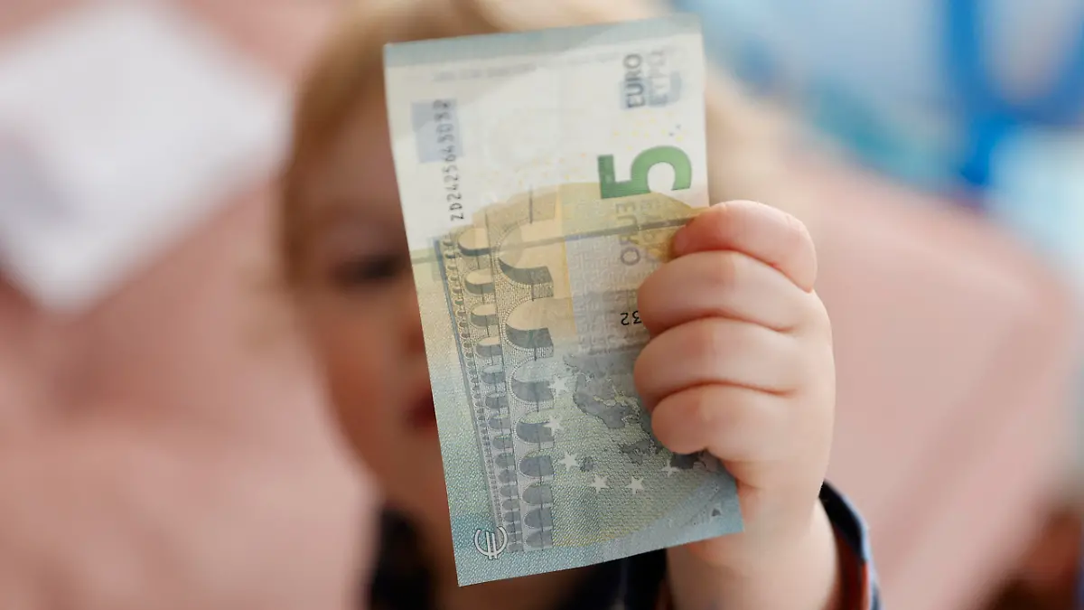 Thema: Armut in Familien in Deutschland. || Modellfreigabe vorhanden