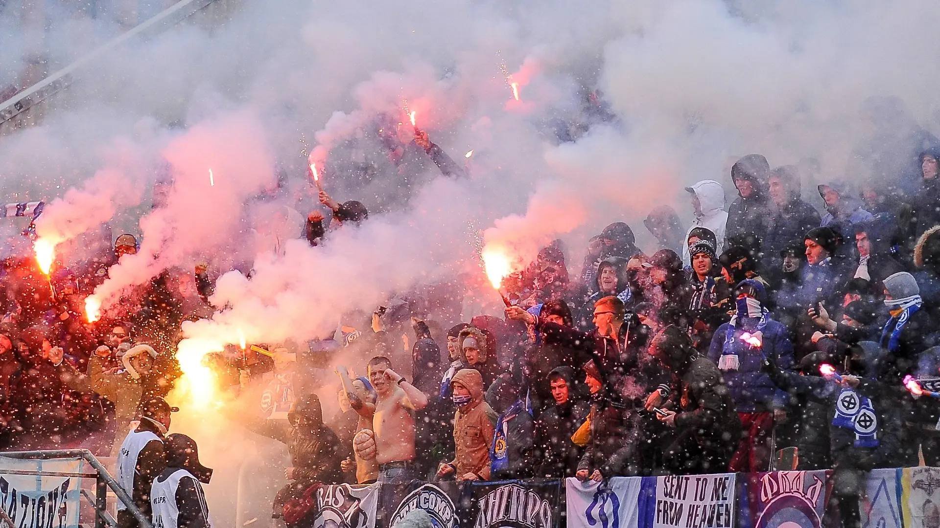 February 25, 2017 - Kiev, Ukraine - Ultras of Dynamo Kyiv during Ukrainian championship match day 15 between FC Zorya (Luhansk, Ukraine) and FC Dinamo (Kyiv, Ukraine) at Slavutich-Arena stadium in Zaporizhya, Ukraine FC Zorya vs FC Dynamo Kyiv - Ukrainian Championship PUBLICATIONxINxGERxSUIxAUTxONLY - ZUMAn230 20170225_zaa_n230_670 Copyright: xAnatoliyxCherkasovx
February 25 2017 Kiev Ukraine Ultras of Dynamo Kyiv during Ukrainian Championship Match Day 15 between FC Zorya Luhansk Ukraine and FC Dinamo Kyiv Ukraine AT Arena Stage in Zaporizhya Ukraine FC Zorya vs FC Dynamo Kyiv Ukrainian Championship PUBLICATIONxINxGERxSUIxAUTxONLY ZUMAn230 20170225_zaa_n230_670 Copyright