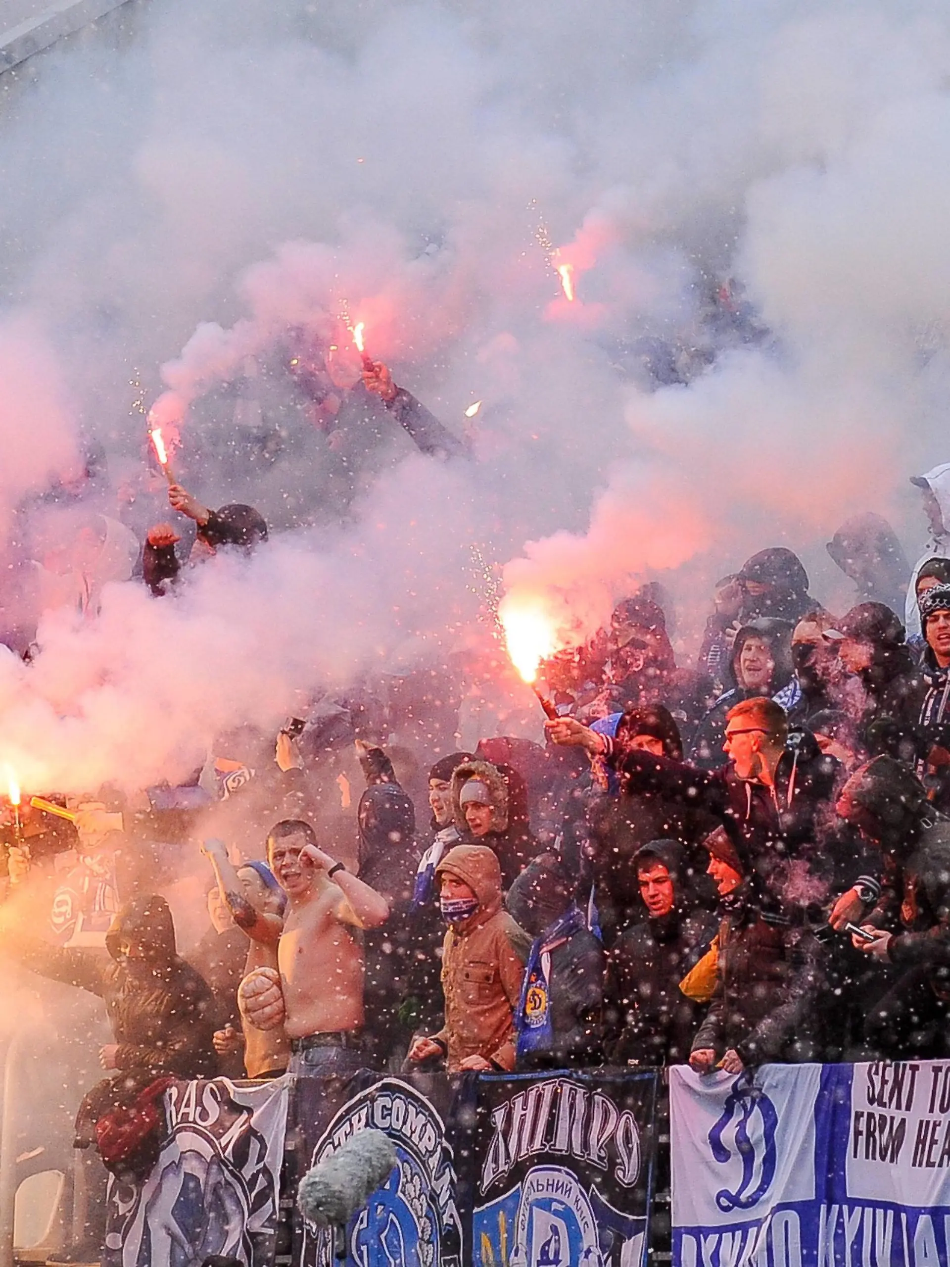 February 25, 2017 - Kiev, Ukraine - Ultras of Dynamo Kyiv during Ukrainian championship match day 15 between FC Zorya (Luhansk, Ukraine) and FC Dinamo (Kyiv, Ukraine) at Slavutich-Arena stadium in Zaporizhya, Ukraine FC Zorya vs FC Dynamo Kyiv - Ukrainian Championship PUBLICATIONxINxGERxSUIxAUTxONLY - ZUMAn230 20170225_zaa_n230_670 Copyright: xAnatoliyxCherkasovx

February 25 2017 Kiev Ukraine Ultras of Dynamo Kyiv during Ukrainian Championship Match Day 15 between FC Zorya Luhansk Ukraine and FC Dinamo Kyiv Ukraine AT  Arena Stage in Zaporizhya Ukraine FC Zorya vs FC Dynamo Kyiv Ukrainian Championship PUBLICATIONxINxGERxSUIxAUTxONLY ZUMAn230 20170225_zaa_n230_670 Copyright  