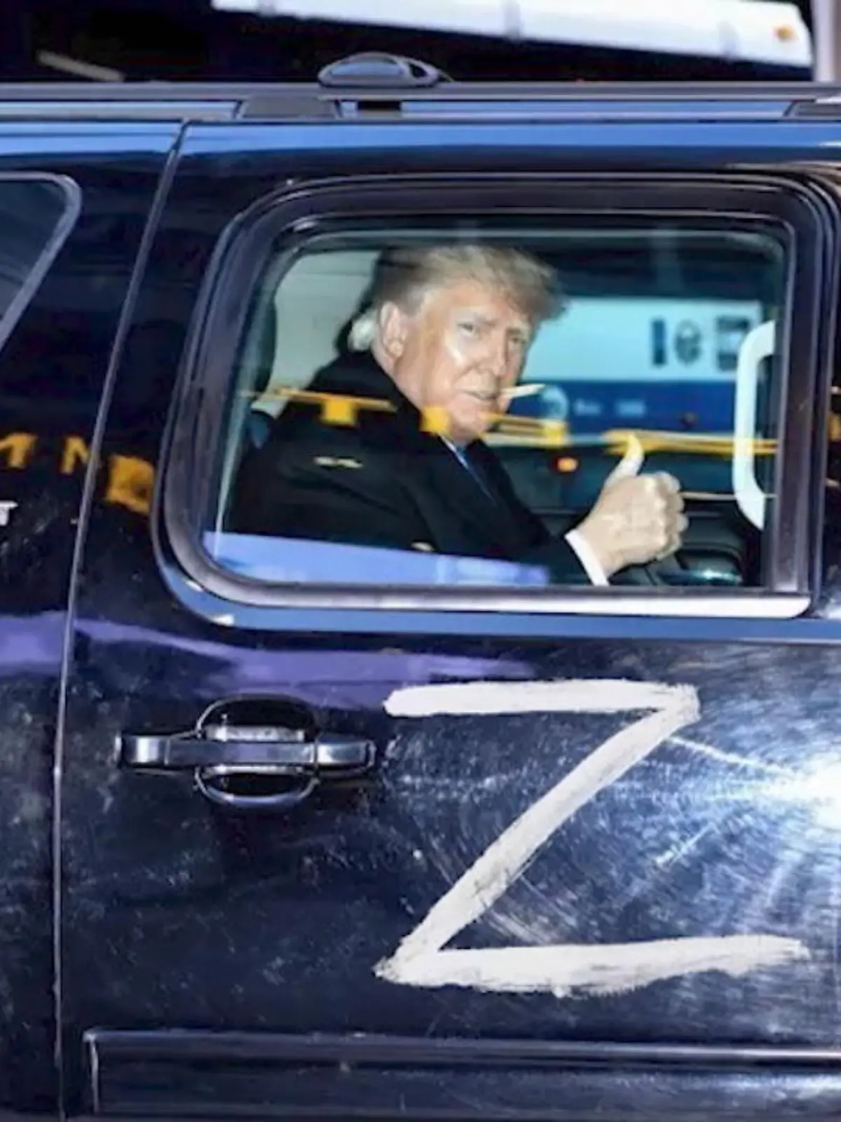 Auf der Limousine des ehemaligen US-Präsidenten Donald Trump prangt ein großes, weißes "Z" - ein Zeichen, das sonst auf russischen Panzern in der Ukraine zu sehen ist. Fake oder echt?