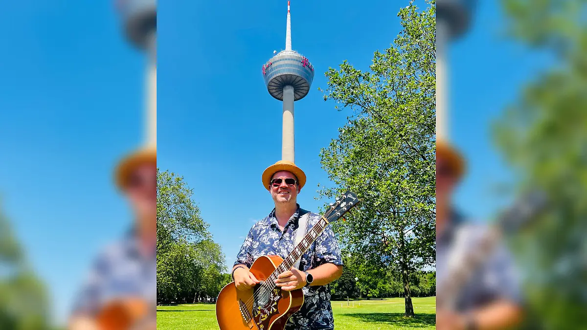 Björn Heuser singt ein Lied über den Colonius