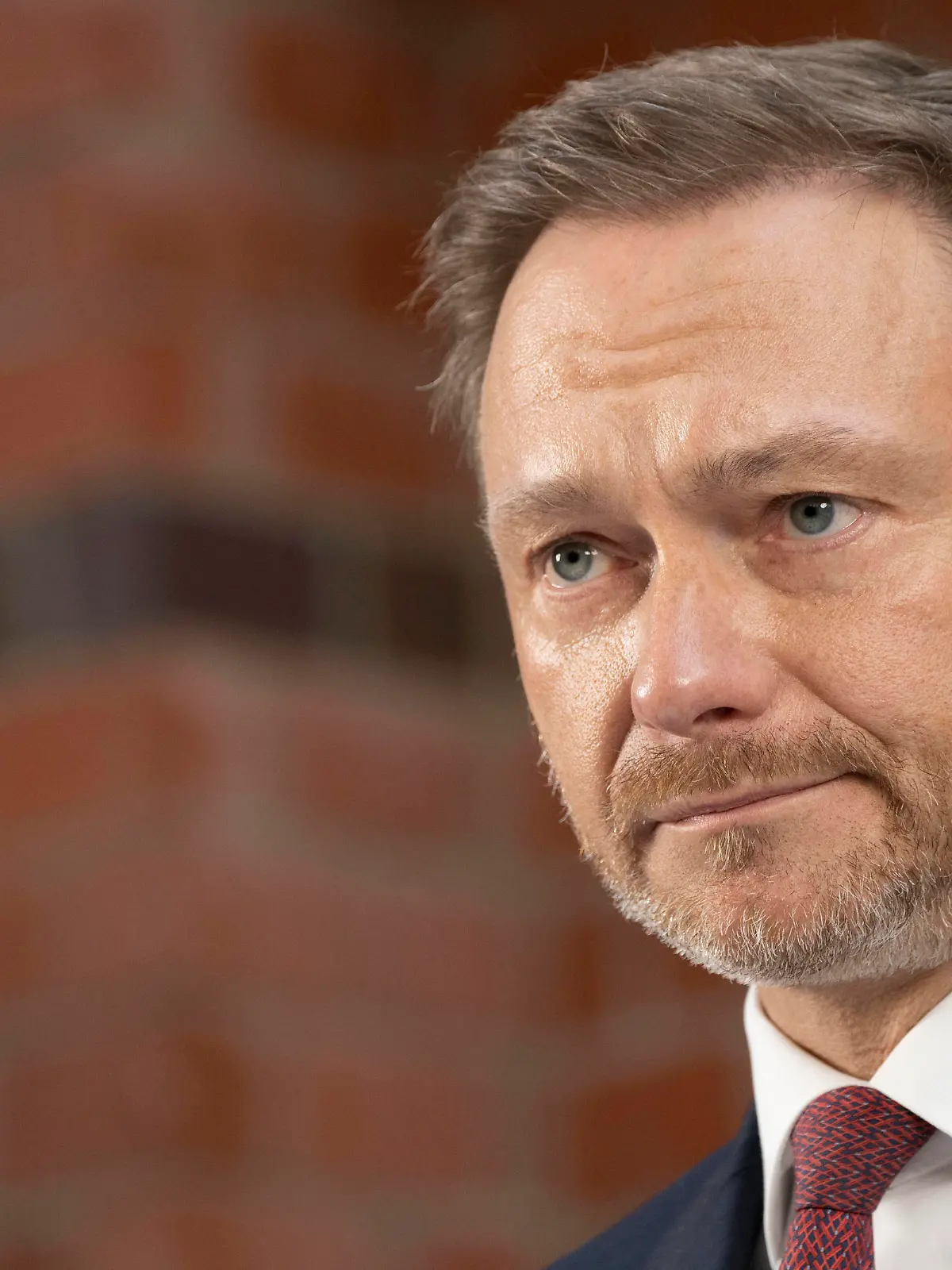 Digitale Sitzungen des Präsidiums und des Bundesvorstands der Freien Demokraten Statement nach Ende der Sitzungen - Christian Lindner, FDP-Bundesvorsitzender und Bundesfinanzminister gibt ein Pressestatement ab -Digitale Sitzungen des Präsidiums und des Bundesvorstands der Freien Demokraten Statement nach Ende der Sitzungen - Christian Lindner, FDP-Bundesvorsitzender und Bundesfinanzminister gibt ein Pressestatement ab -, Berlin Berlin Deutschland Parteizentrale *** Digital meetings of the Presidium and the Federal Executive Committee of the Free Democrats Statement after the end of meetings Christian Lindner, FDP Federal Chairman and Federal Finance Minister makes a press statement Digital meetings of the Presidium and the Feder 
