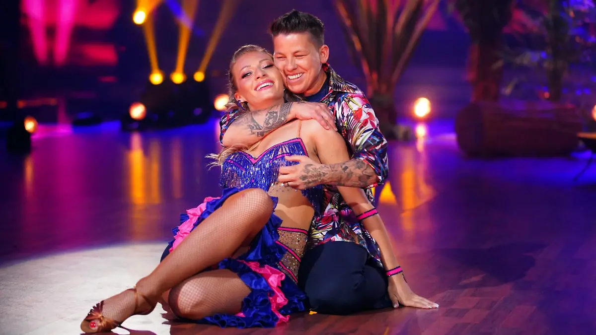 Kerstin Ott und Regina Luca tanzen Salsa. 

Verwendung der Bilder für Online-Medien ausschließlich mit folgender Verlinkung: "Alle Infos zu "Let´s Dance" im Special bei RTL.de: https://www.rtl.de/cms/sendungen/lets-dance.html