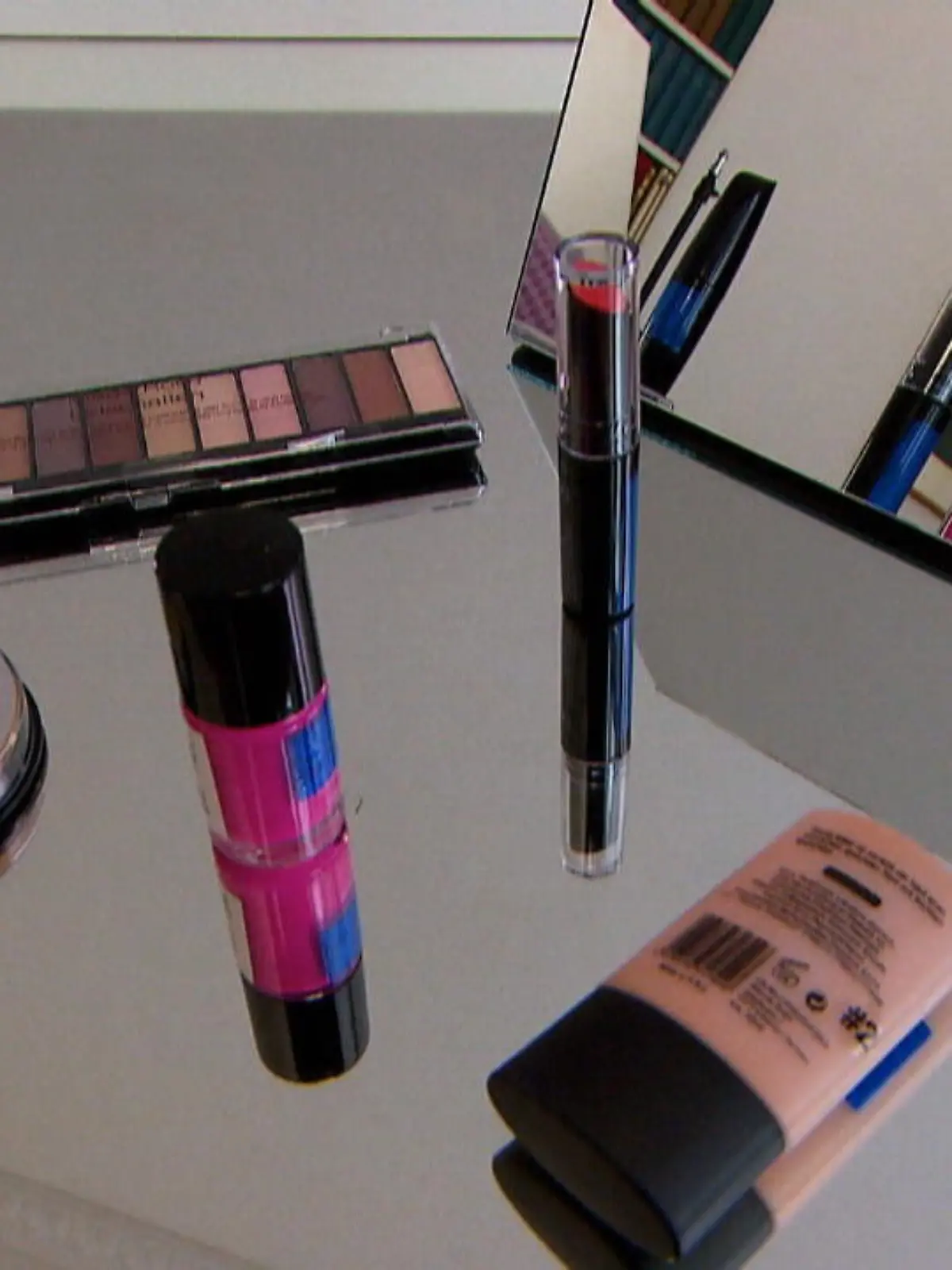 Lippenstift, Make-Up, Concealer und Mascara. Wer da auf teure Marken und hochwertige Produkte setzt, ist schnell viel Geld los. Aber geht`s auch günstiger?