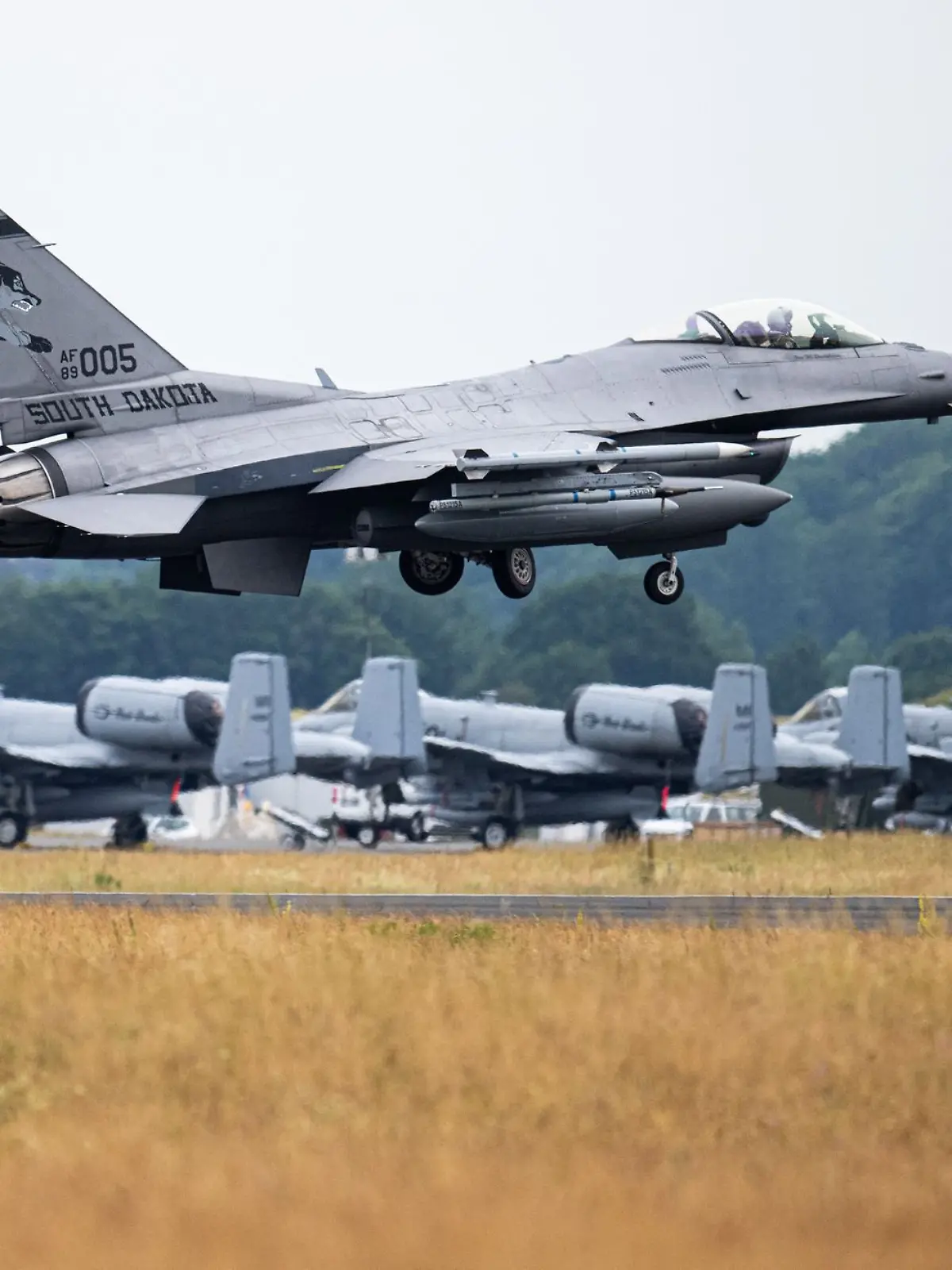 Bild zu: "China gefährdet deutsches Flugzeug mit Laser"