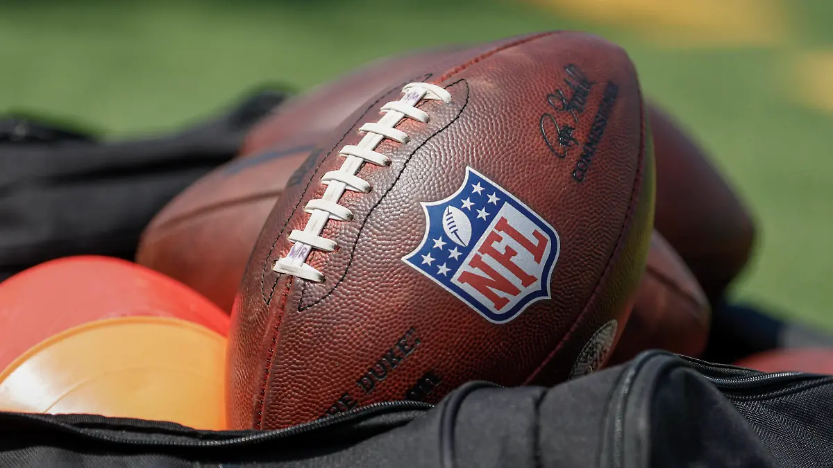JACKSONVILLE, FL - JUNE 05: A NFL, American Football Herren, USA football during the Jacksonville Jaguars OTA on June 5, 2023 at TIAA Bank Field in Jacksonville, Fl. Photo by David Rosenblum/Icon Sportswire NFL: JUNE 05 Jacksonville Jaguars OTA EDITORIAL USE ONLY Icon2306058634