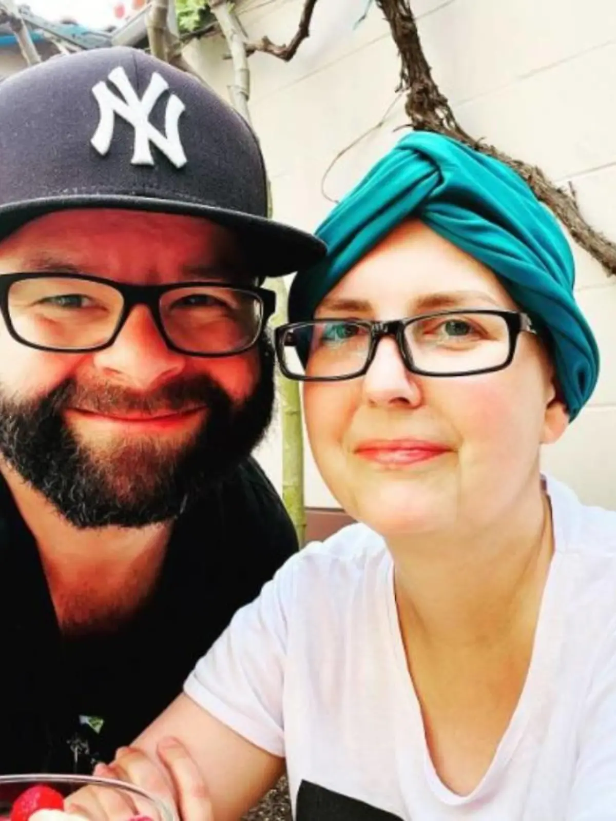 Gö gemeinsam mit seiner verstorbenen Frau Vanessa.