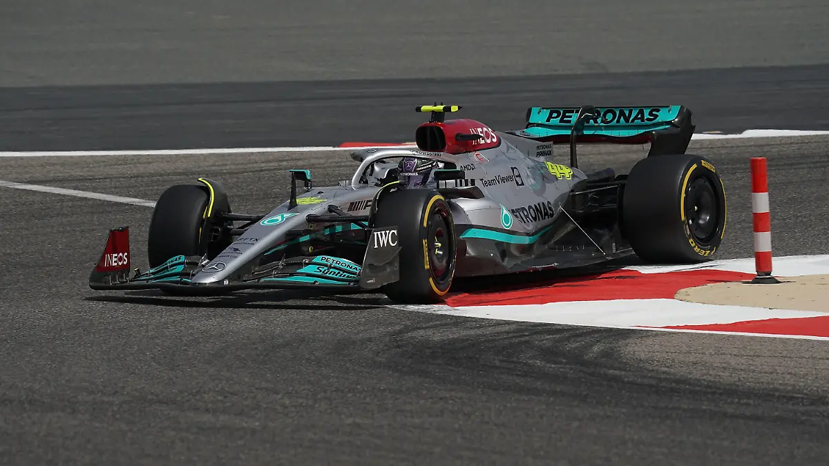  12.03.2022, Bahrain International Circuit, Sakhir, Formel 1 Testfahrten in Bahrain 2022 , im Bild Lewis Hamilton GBR, Mercedes-AMG Petronas Formula One Team Foto EU-Images Sakhir Bahrain International Circuit Bahrain *** 12 03 2022, Bahrain International Circuit, Sakhir, Formula 1 test drives in Bahrain 2022 , in picture Lewis Hamilton GBR , Mercedes AMG Petronas Formula One Team Foto EU Images Sakhir Bahrain International Circuit Bahrain PUBLICATIONxINxGERxSUIxAUTxONLY eu-images-506