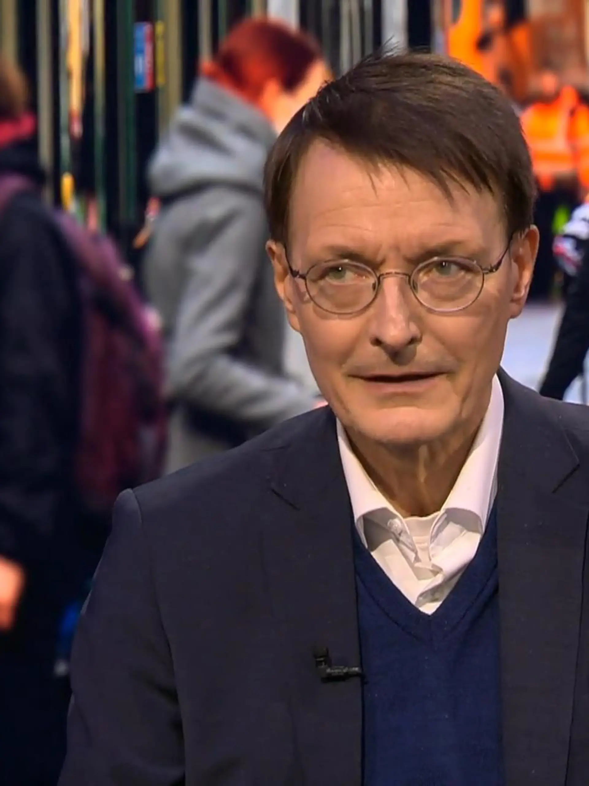 Bundesgesundheitsminister Karl Lauterbach war am Mittwochabend zu Gast bei RTL Direkt. Unsere Moderatorin Pinar Atalay spricht mit ihm über die aktuelle Corona-Lage in Deutschland.