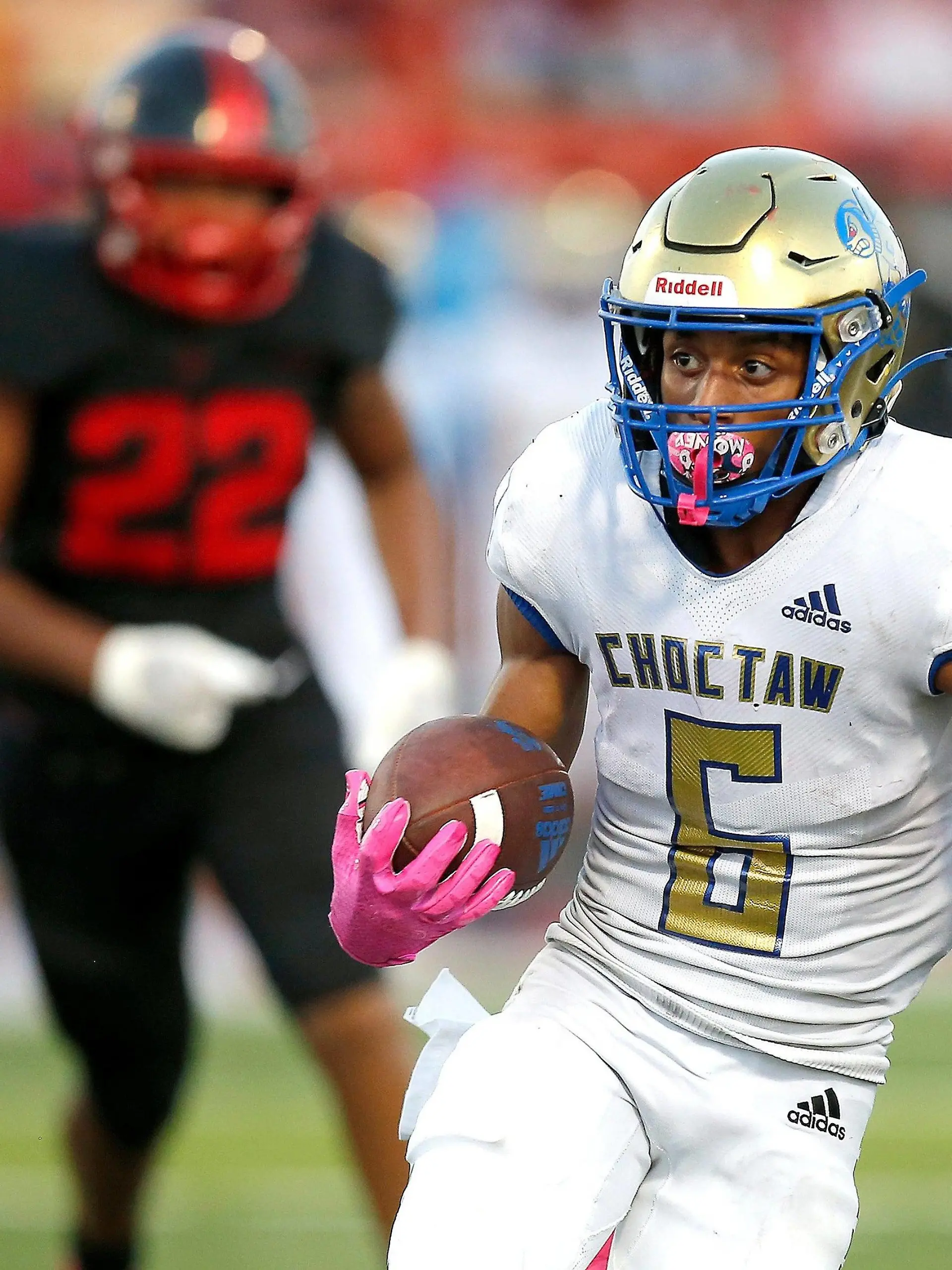 Syndication: The Oklahoman Choctaws JuJu Smith rushes during the high school football game between Del City and Choctaw at Del City High School in Del City, Okla., Friday, Aug., 26, 2022. Hs Football Oklahoma City OK , EDITORIAL USE ONLY PUBLICATIONxINxGERxSUIxAUTxONLY Copyright: xSARAHxPHIPPS/THExOKLAHOMANx 18932412