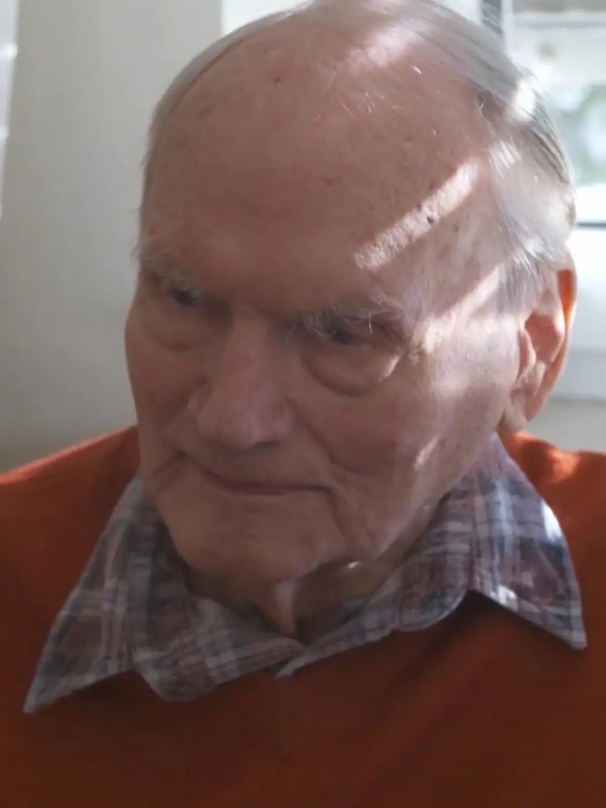 Volles Haus: Der 95-jährige Bruno Kiesel nimmt eine fünfköpfige Familie aus der Ukraine auf. Für den Rentner eine Win-Win-Situation, denn die Familie ist in Sicherheit und er nicht länger alleine. Wie es dazu kam und wie die Familie nun lebt, im Video.