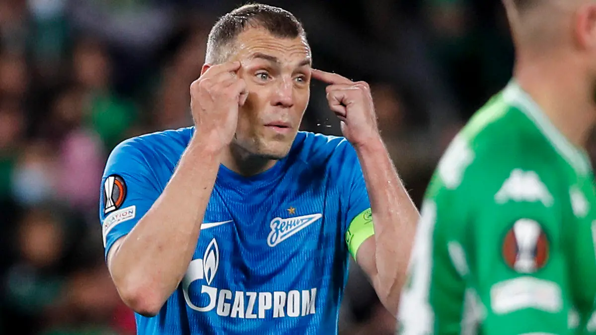 Zenit's Artem Dzyuba, left, reacts during the Europa League play off, second leg soccer match between Betis and Zenit at the Benito Villamarin stadium in Seville, Spain, Thursday, Feb. 24, 2022. (AP Photo/Miguel Morenatti)