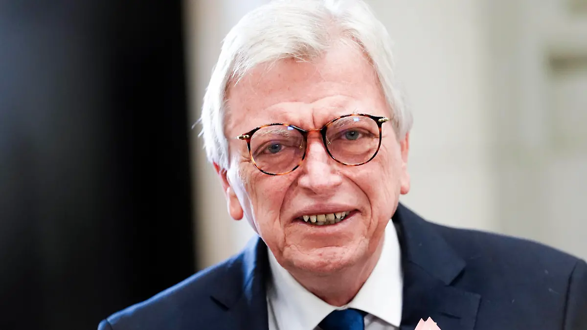 1017. Bundesratsitzung in Berlin Aktuell, 11.03.2022, Berlin, Ministerpraesident Volker Bouffier CDU von Hessen im Portrait bei Ankunft im Bundesratsgebaeude im Rahmen der 1017.Sitzung im Bundesrat in Berlin Berlin Berlin Deutschland *** 1017 Bundesrat meeting in Berlin News, 11 03 2022, Berlin, State Premier Volker Bouffier CDU of Hesse in portrait upon arrival at Bundesrat building during 1017 meeting in Bundesrat in Berlin Berlin Germany