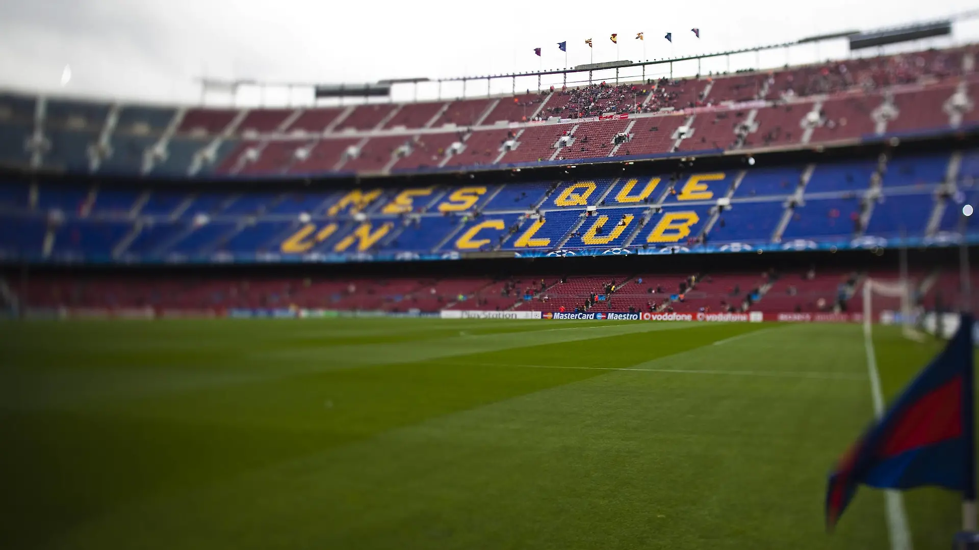 Bildnummer: 04418000  Datum: 08.04.2009  Copyright: imago/Baering
Camp Nou, Heimspielstätte des FC Barcelona; Vdig, quer, Stadion, Fußballstadion, innen, Innenansicht, Tribüne, Tribünen, Rang, Ränge, leer o0 Mes que un club Schriftzug Champions League 2008/2009, FC Barcelona, Barca Barcelona Leere,  Fußball EC 1 Herren Mannschaft Spanien Totale Randmotiv Sportstätte

Image number 04418000 date 08 04 2009 Copyright imago Baering Camp Nou Home venue the FC Barcelona Vdig horizontal Stadium Football stadium indoors Interior view Grandstand Grandstands Rank Ranks empty o0 Mes Que UN Club emblem Champions League 2008 2009 FC Barcelona Barca Barcelona Emptiness Football EC 1 men Team Spain long shot Rand motive venues 