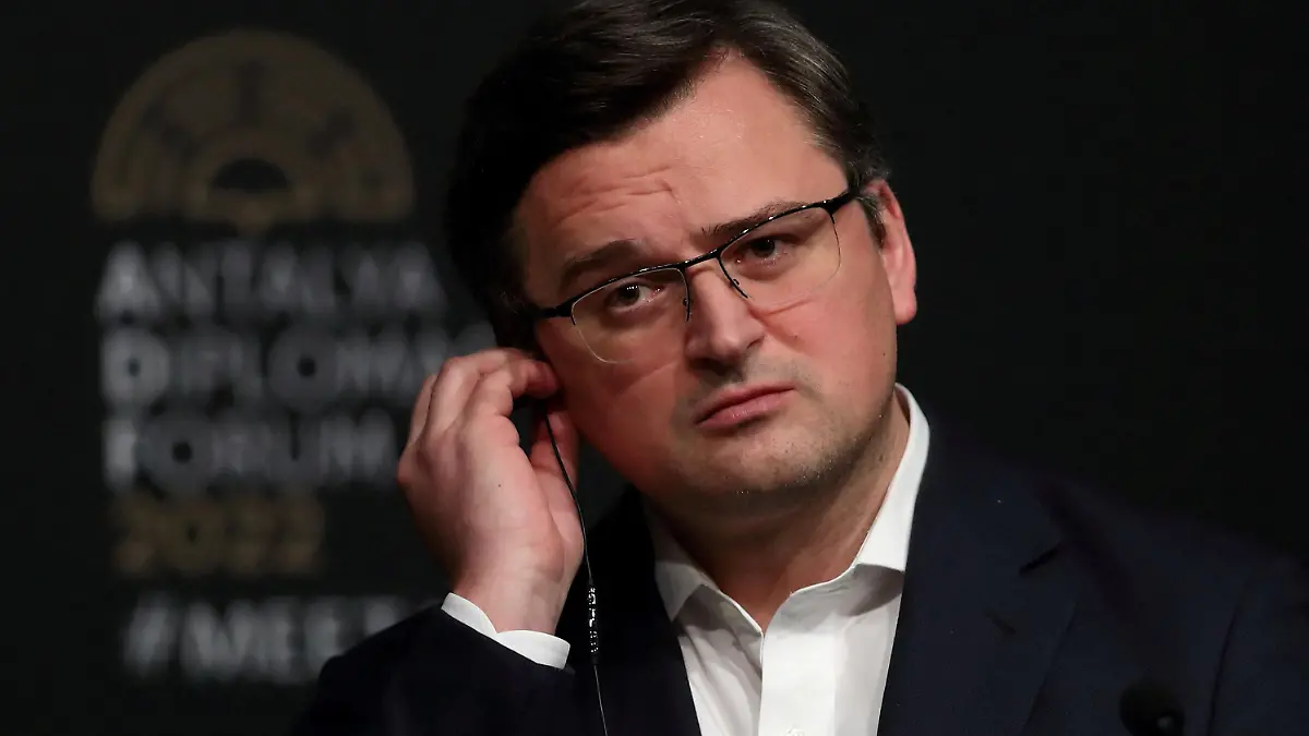 FILE PHOTO: Ukrainian Foreign Minister Dmytro Kuleba attends a news conference after meeting with his counterparts Russian Sergei Lavrov and Turkish Mevlut Cavusoglu, amid Russia's invasion of Ukraine, in Antalya, Turkey March 10, 2022. REUTERS/Murad Sezer/File Photo
