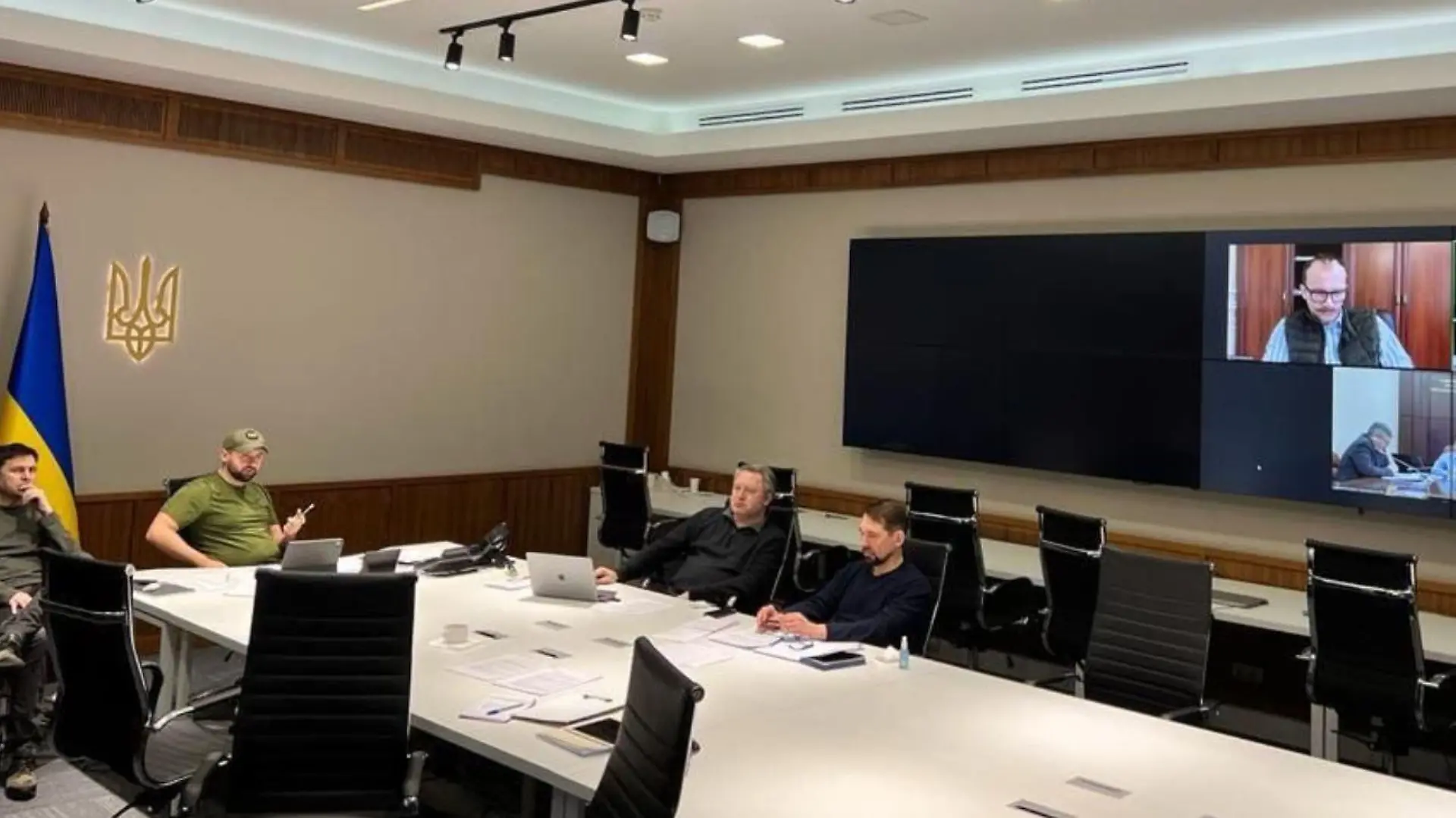 Die russischen und ukrainischen Delegationen verhandelten diesmal per Video-Schalte, wie aus einem Tweet des ukrainischen Präsidentenberaters Mychajlo Podoljak hervorging.