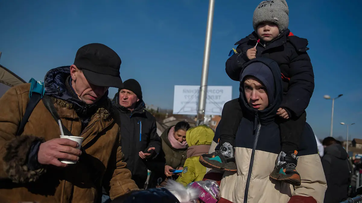  March 11, 2022, Medyka, Podkarpackie, Poland: Ukrainian refugees are queuing to board on a coach that takes refugees to Przemysl. Ukrainian refugees at Medyka border crossing on the 16th day of Russian invasion in Ukraine. Medyka Poland - ZUMAs197 20220311_zaa_s197_532 Copyright: xAttilaxHusejnowx